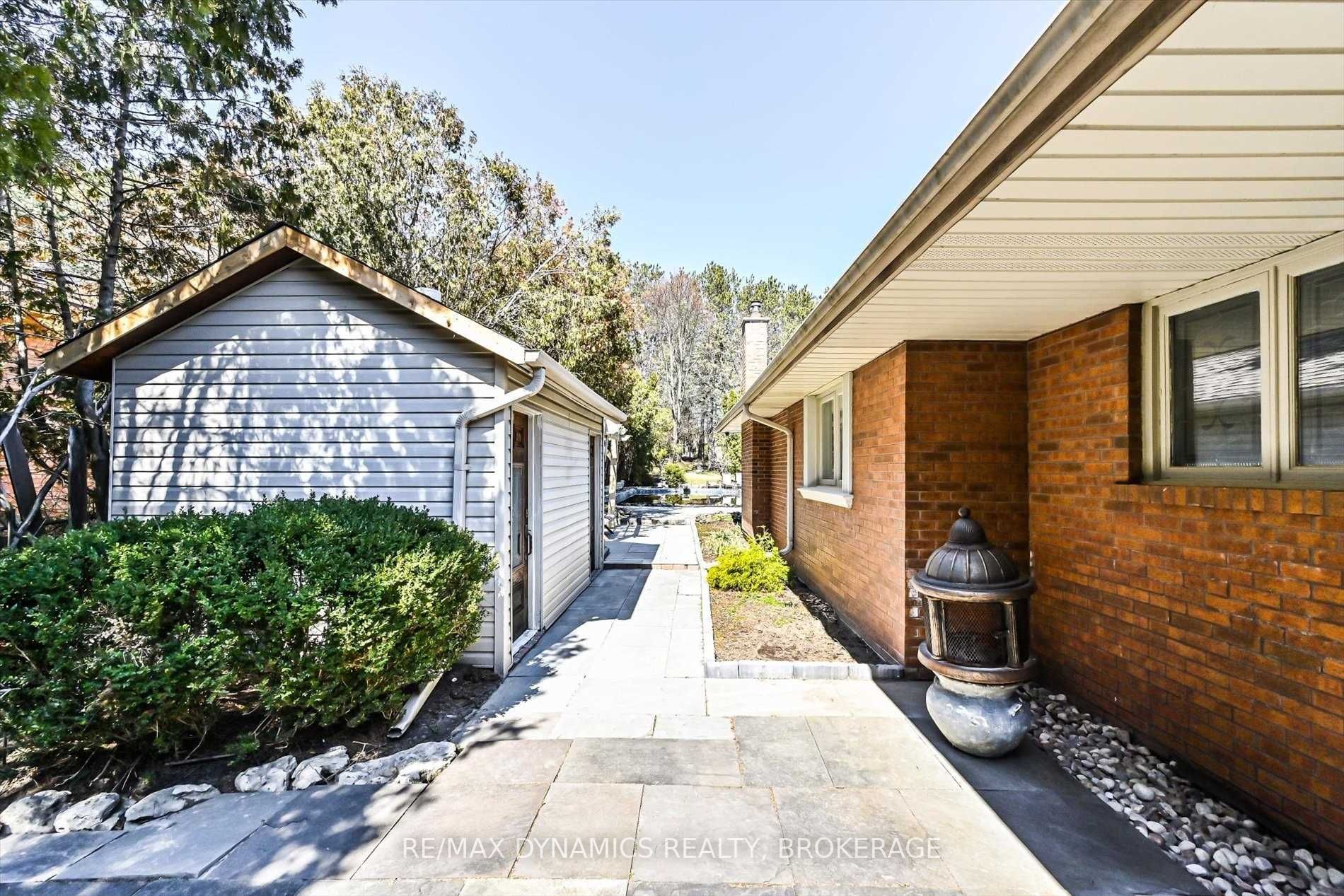 305 Woodland Acres Crescent