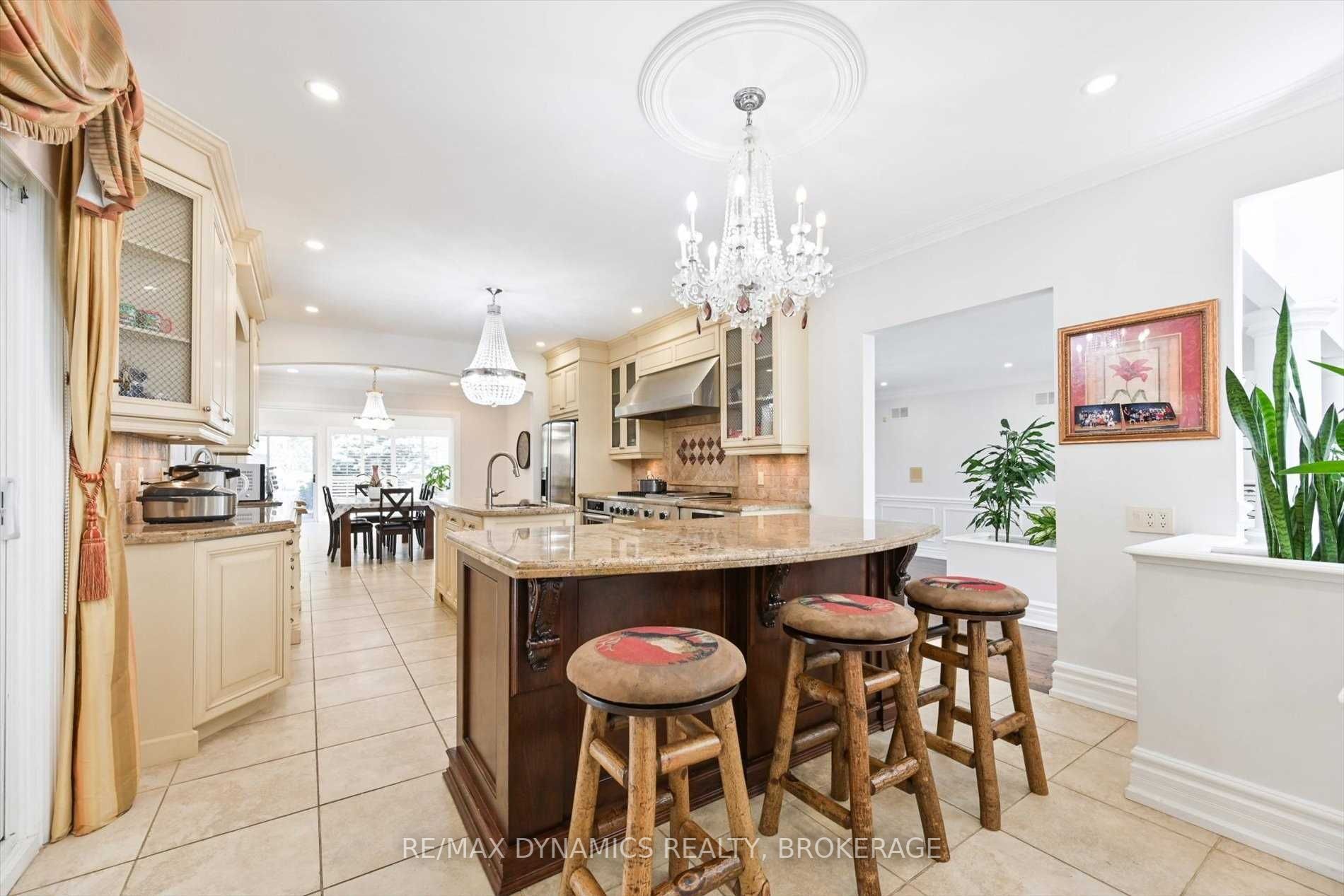 305 Woodland Acres Crescent
