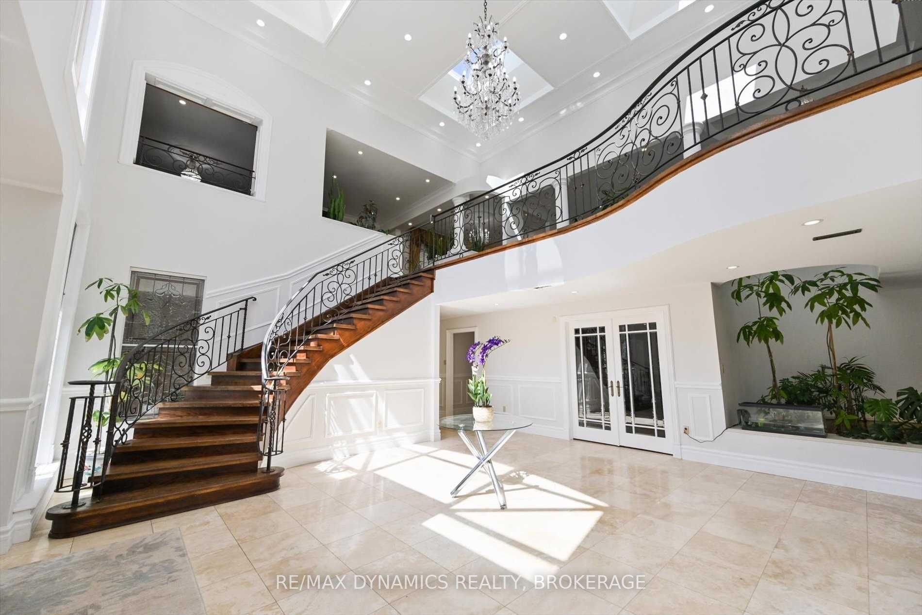 305 Woodland Acres Crescent