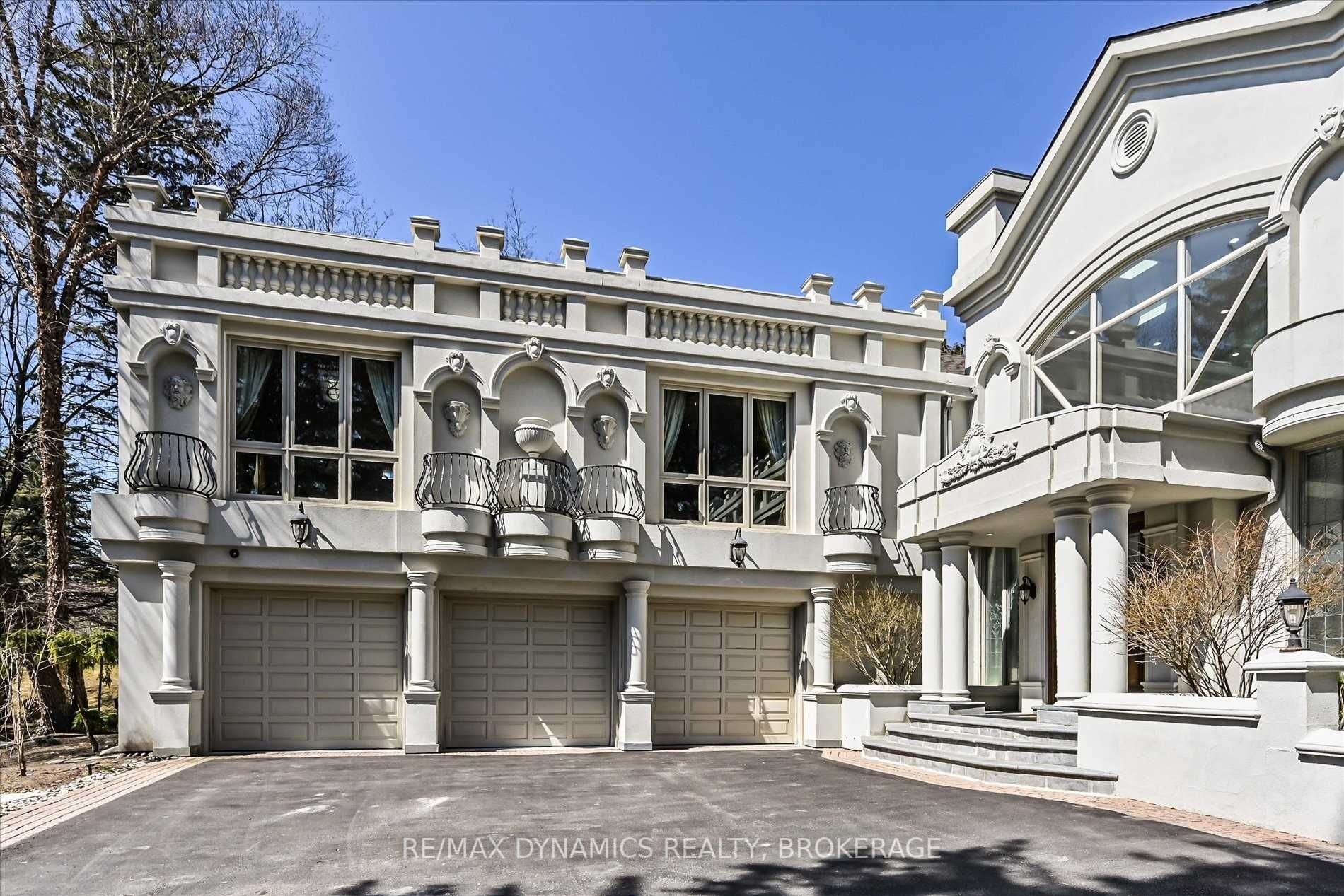305 Woodland Acres Crescent