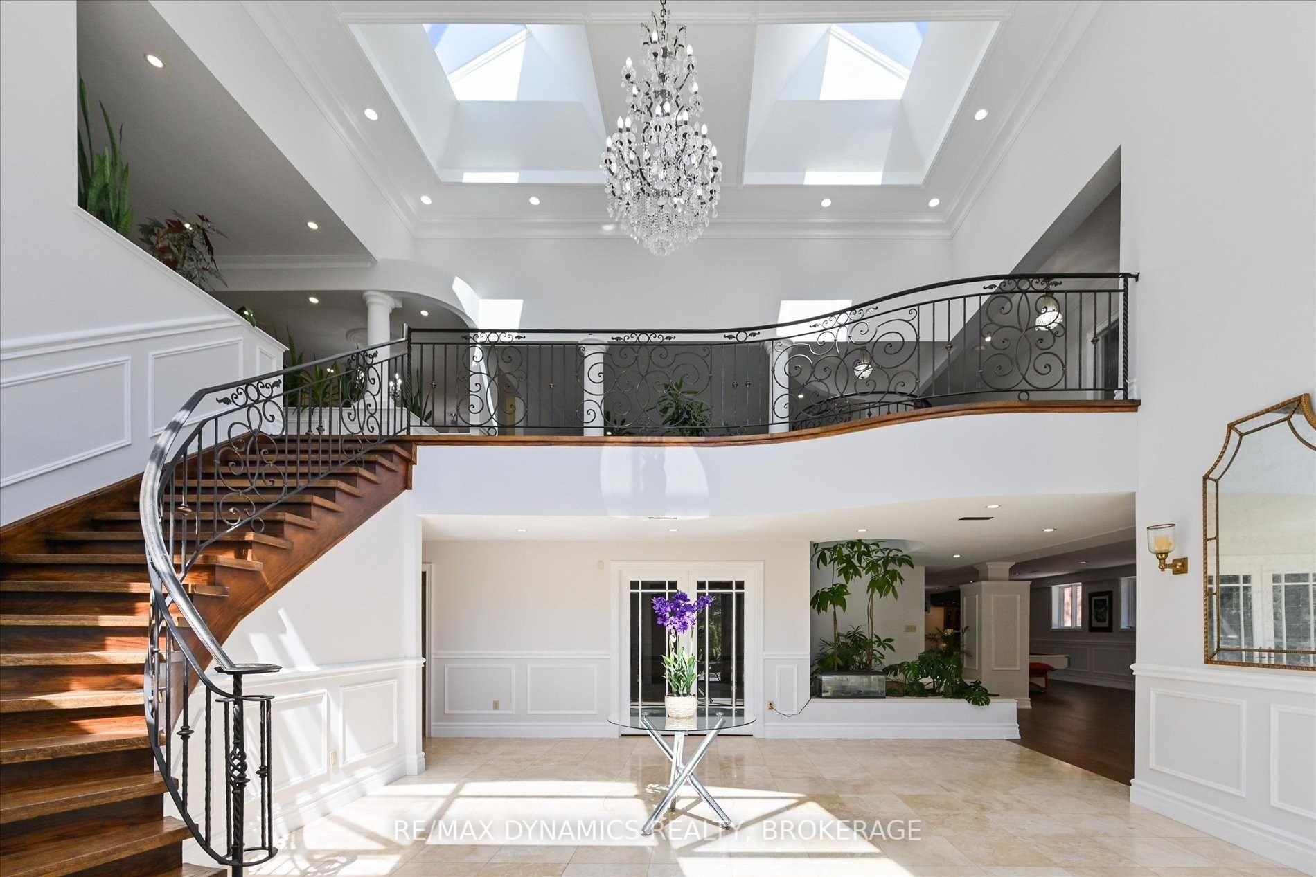 305 Woodland Acres Crescent