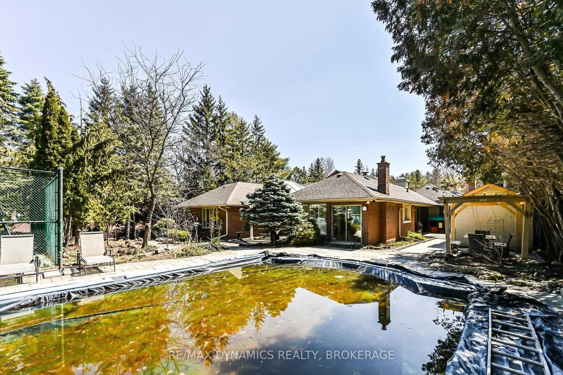 305 Woodland Acres Crescent