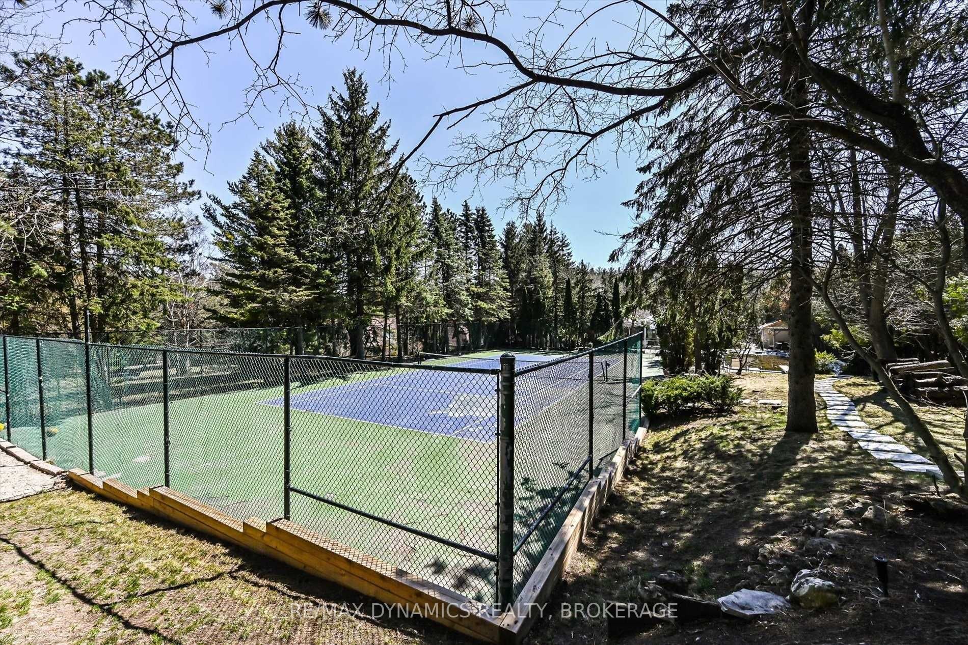 305 Woodland Acres Crescent