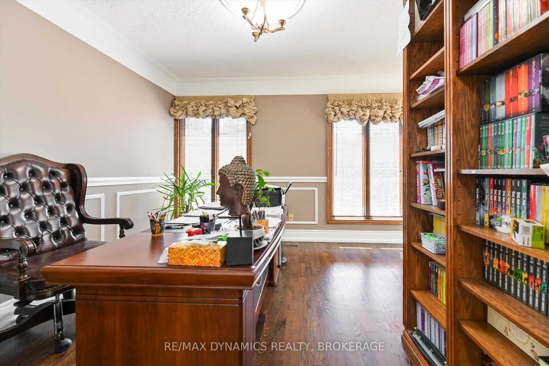 305 Woodland Acres Crescent