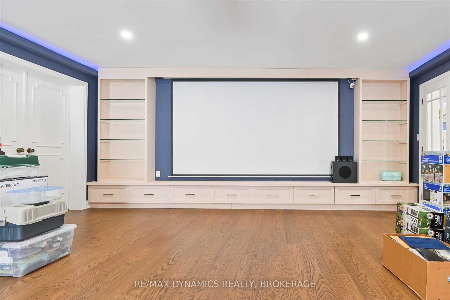 305 Woodland Acres Crescent