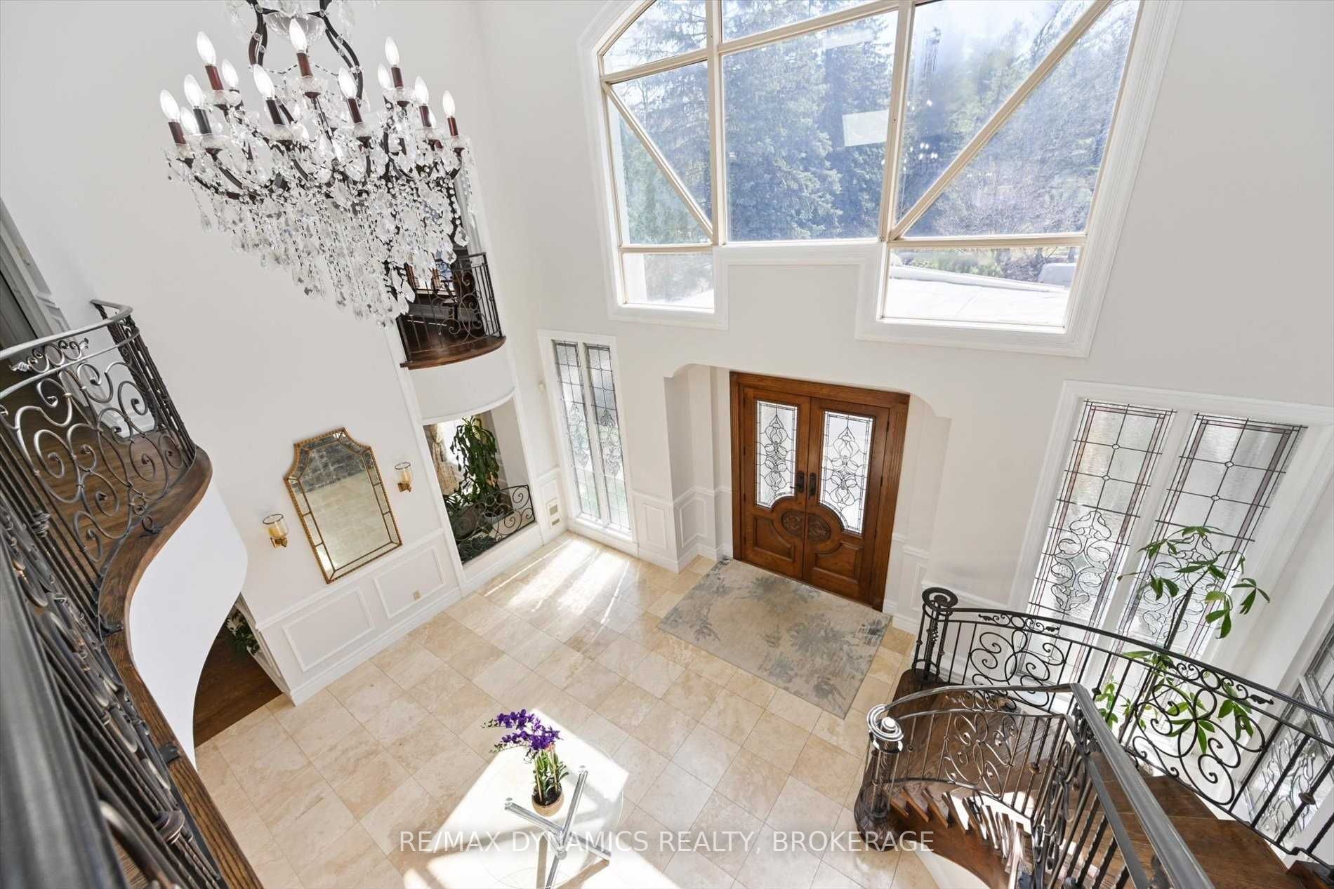 305 Woodland Acres Crescent