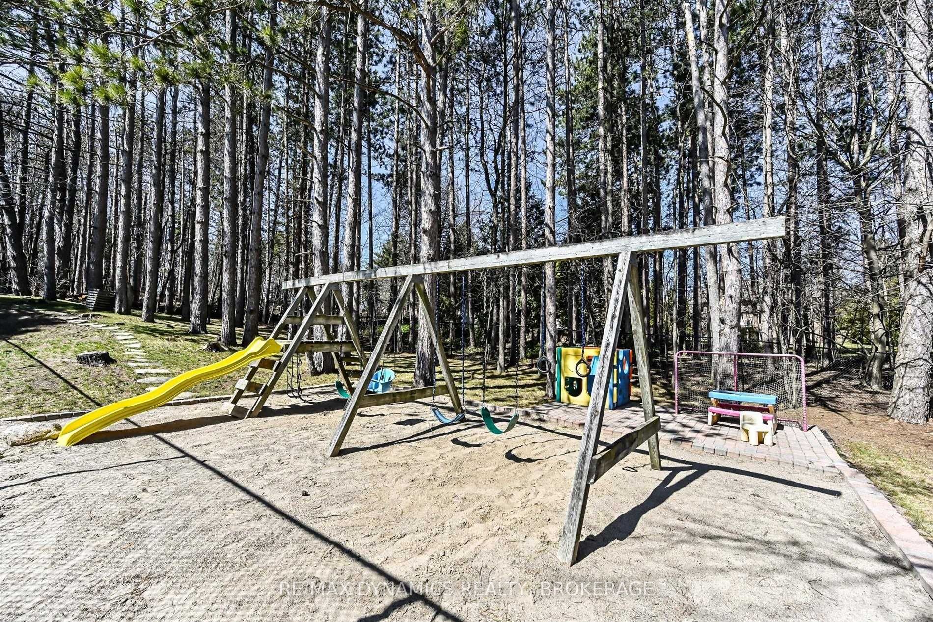 305 Woodland Acres Crescent
