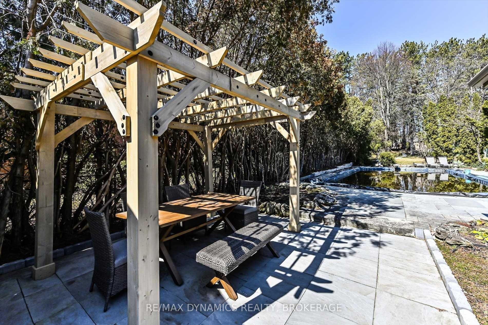 305 Woodland Acres Crescent
