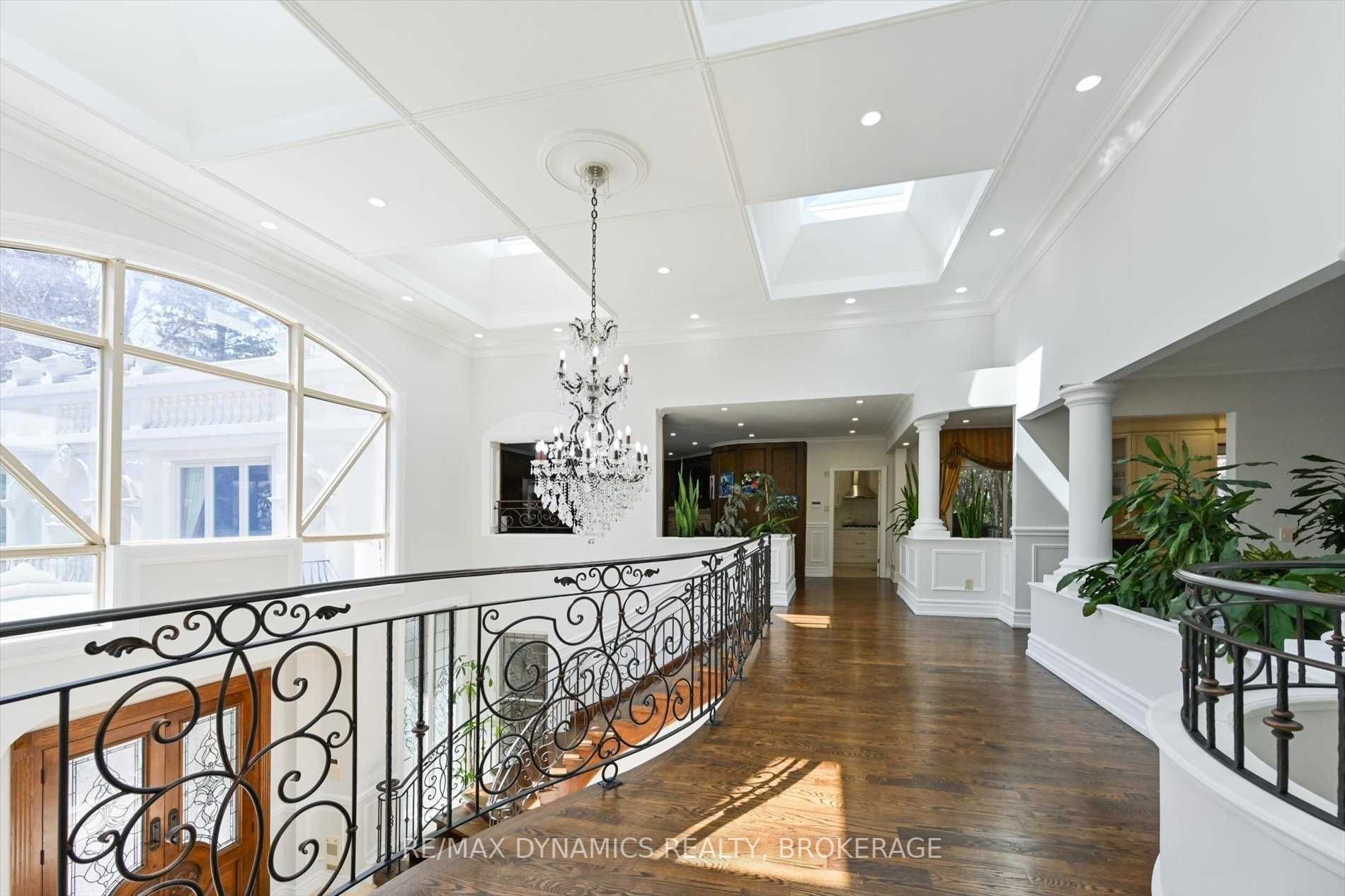 305 Woodland Acres Crescent
