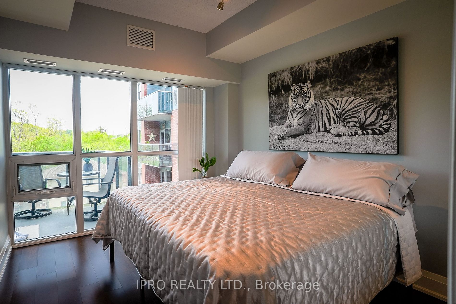 8302 Islington Ave W, #414