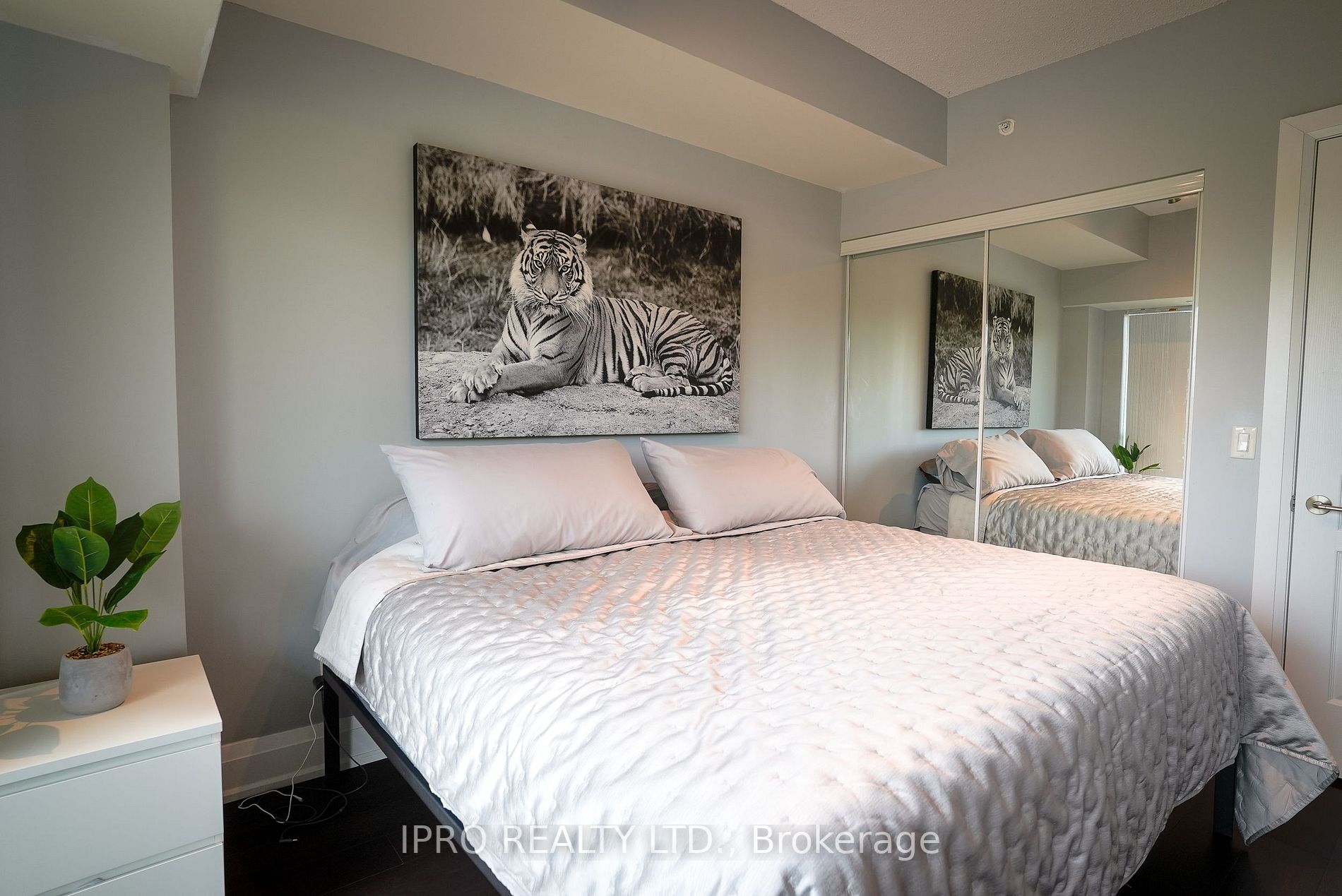 8302 Islington Ave W, #414