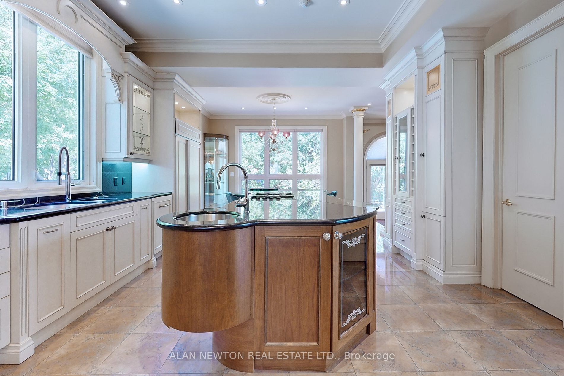 38 Thornridge Dr