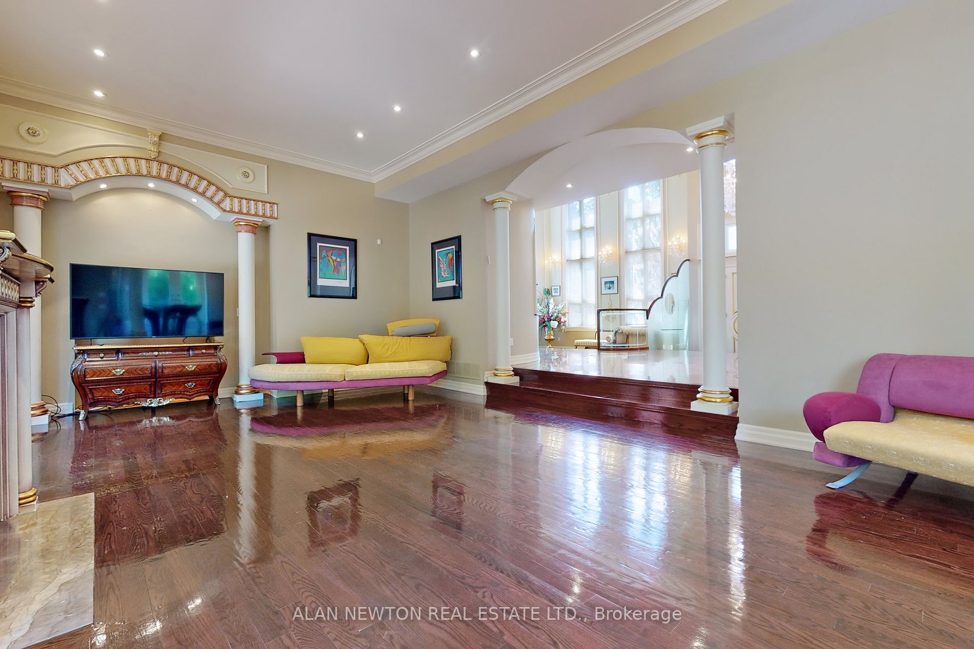 38 Thornridge Dr