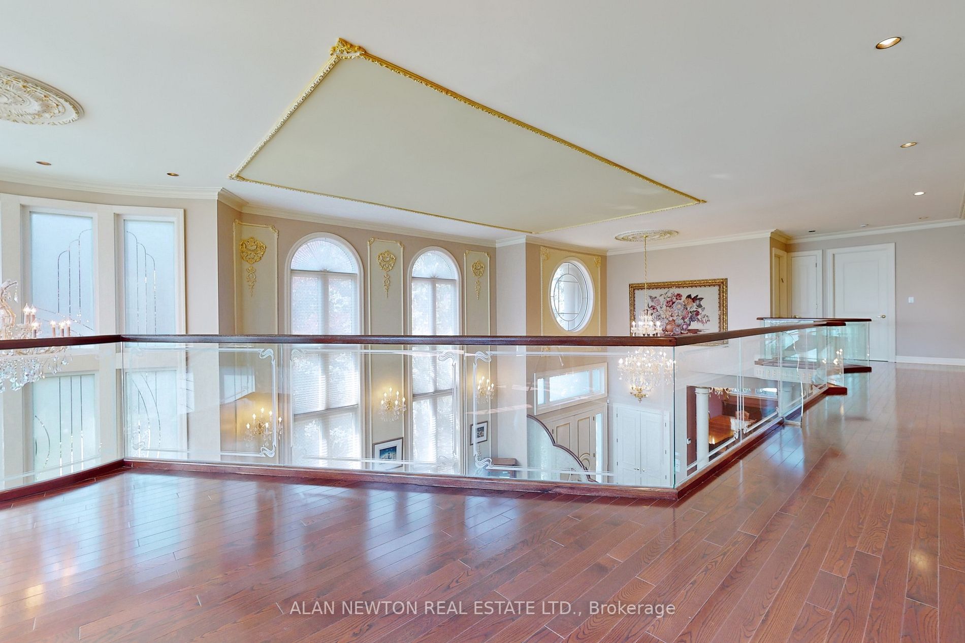38 Thornridge Dr