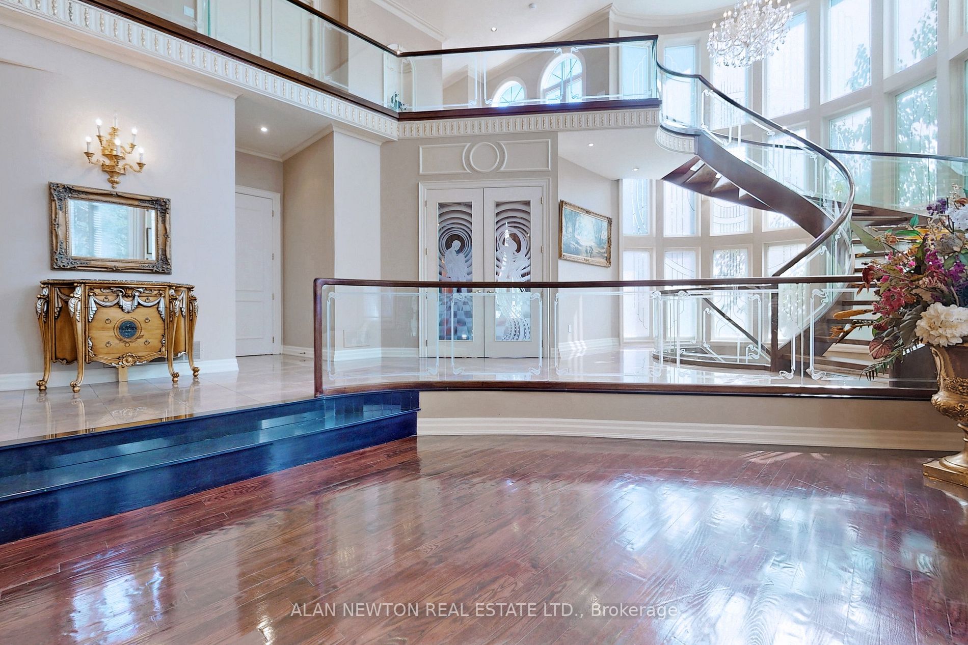 38 Thornridge Dr