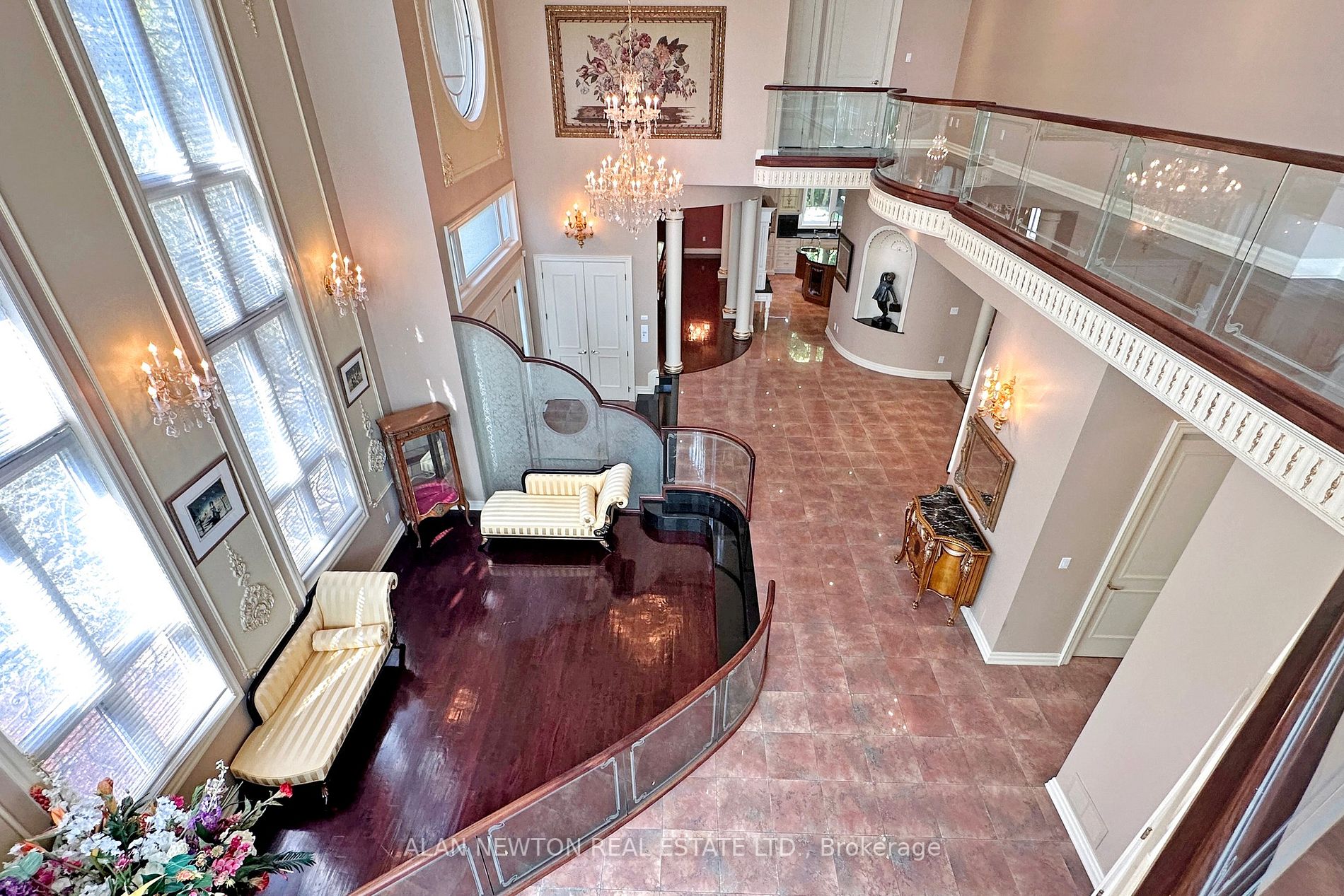 38 Thornridge Dr
