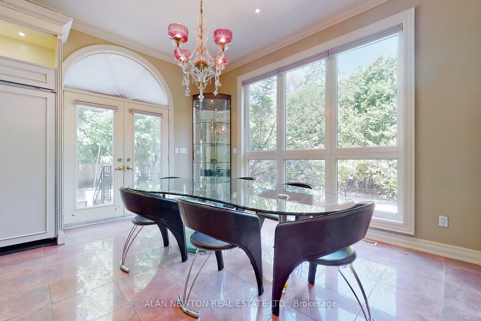 38 Thornridge Dr