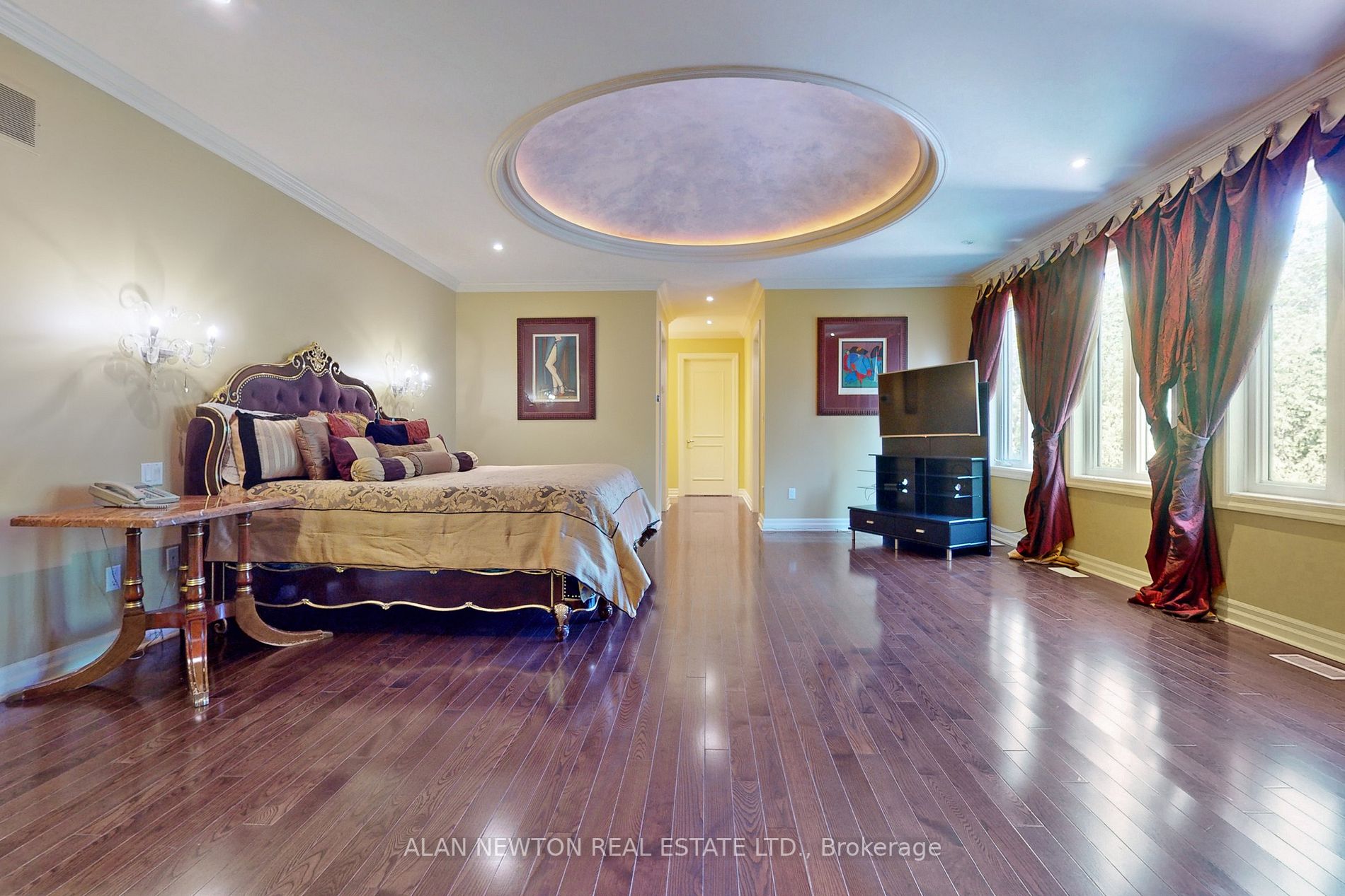 38 Thornridge Dr