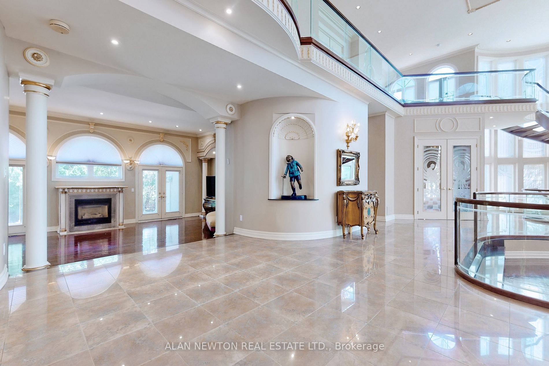 38 Thornridge Dr