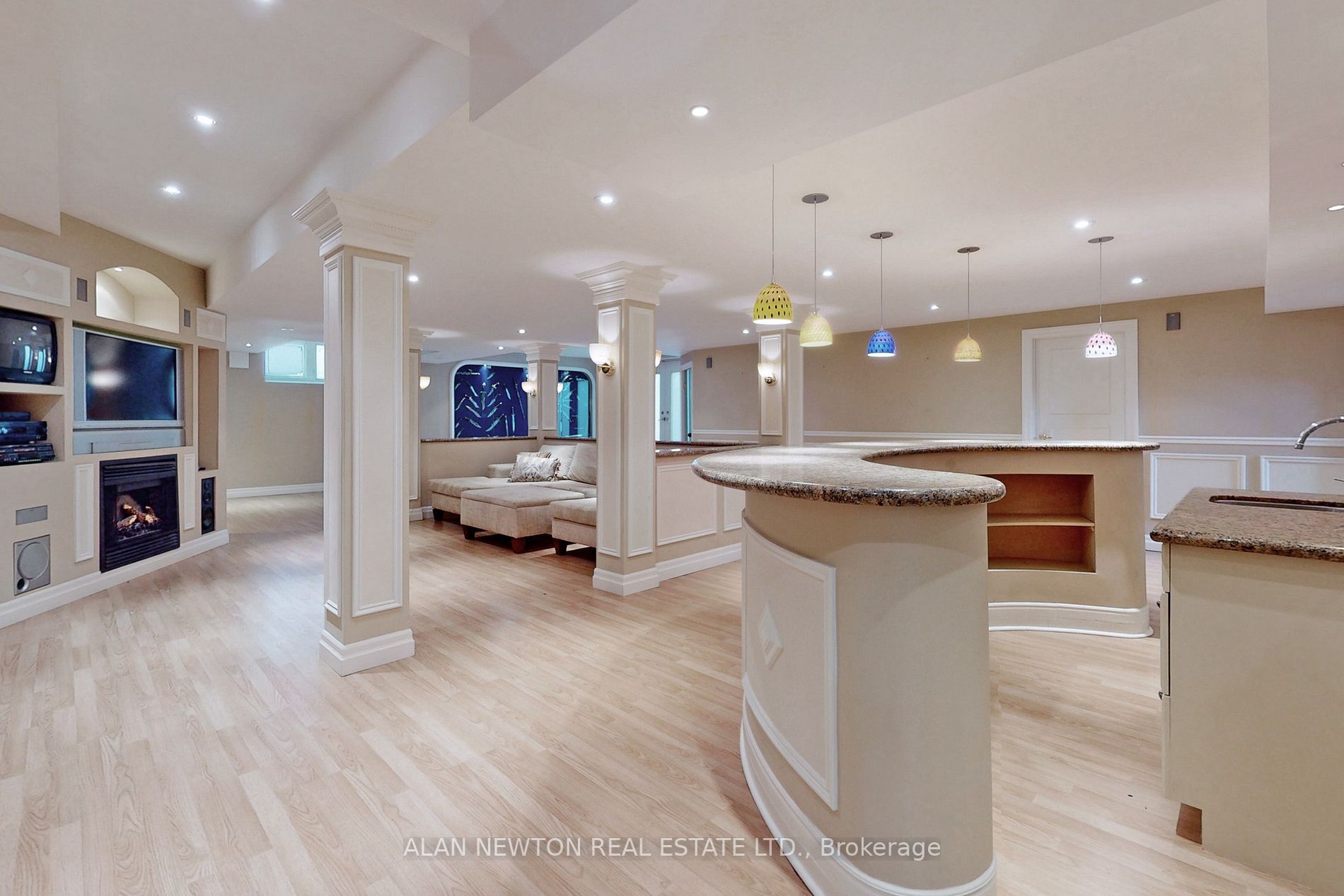 38 Thornridge Dr