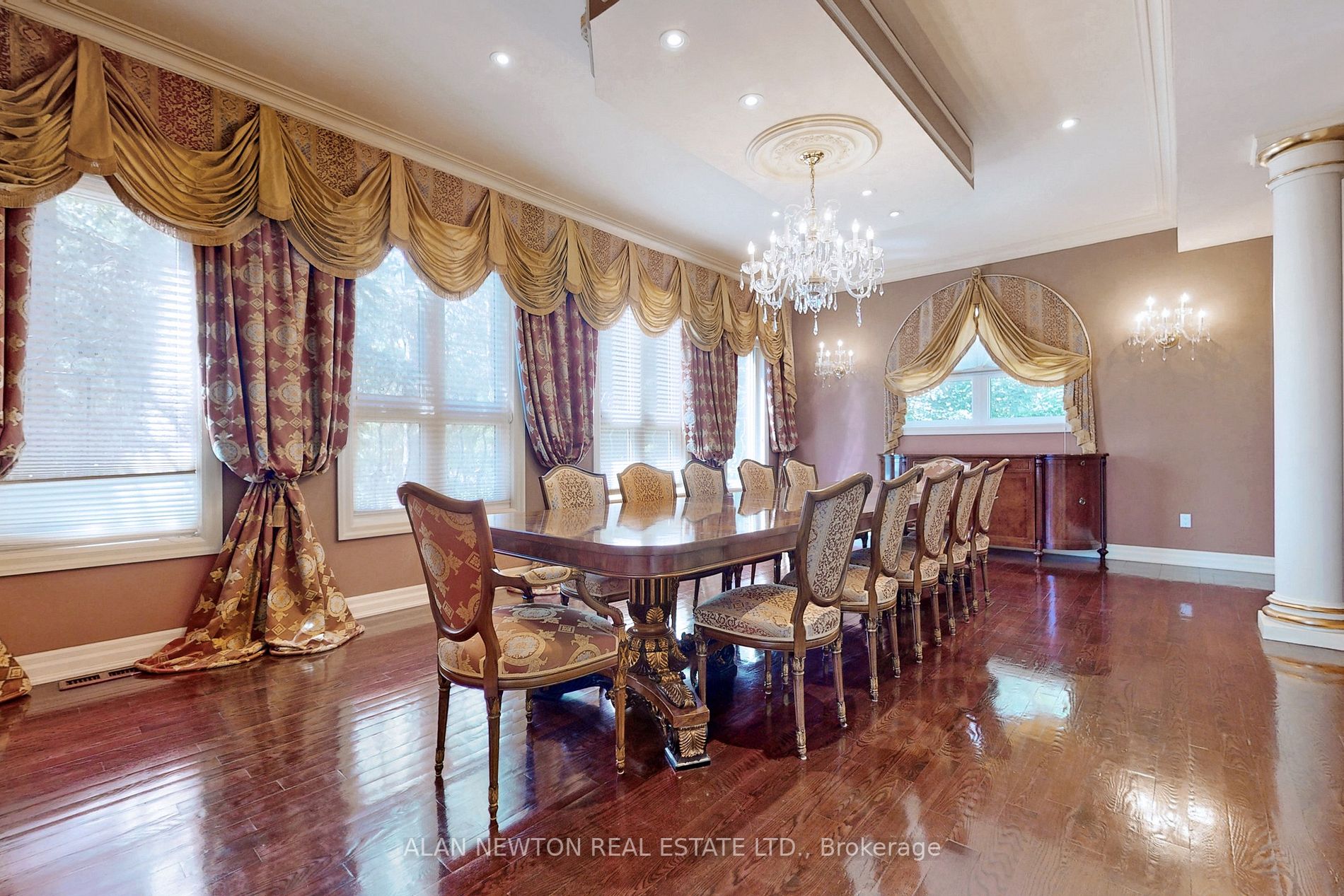 38 Thornridge Dr