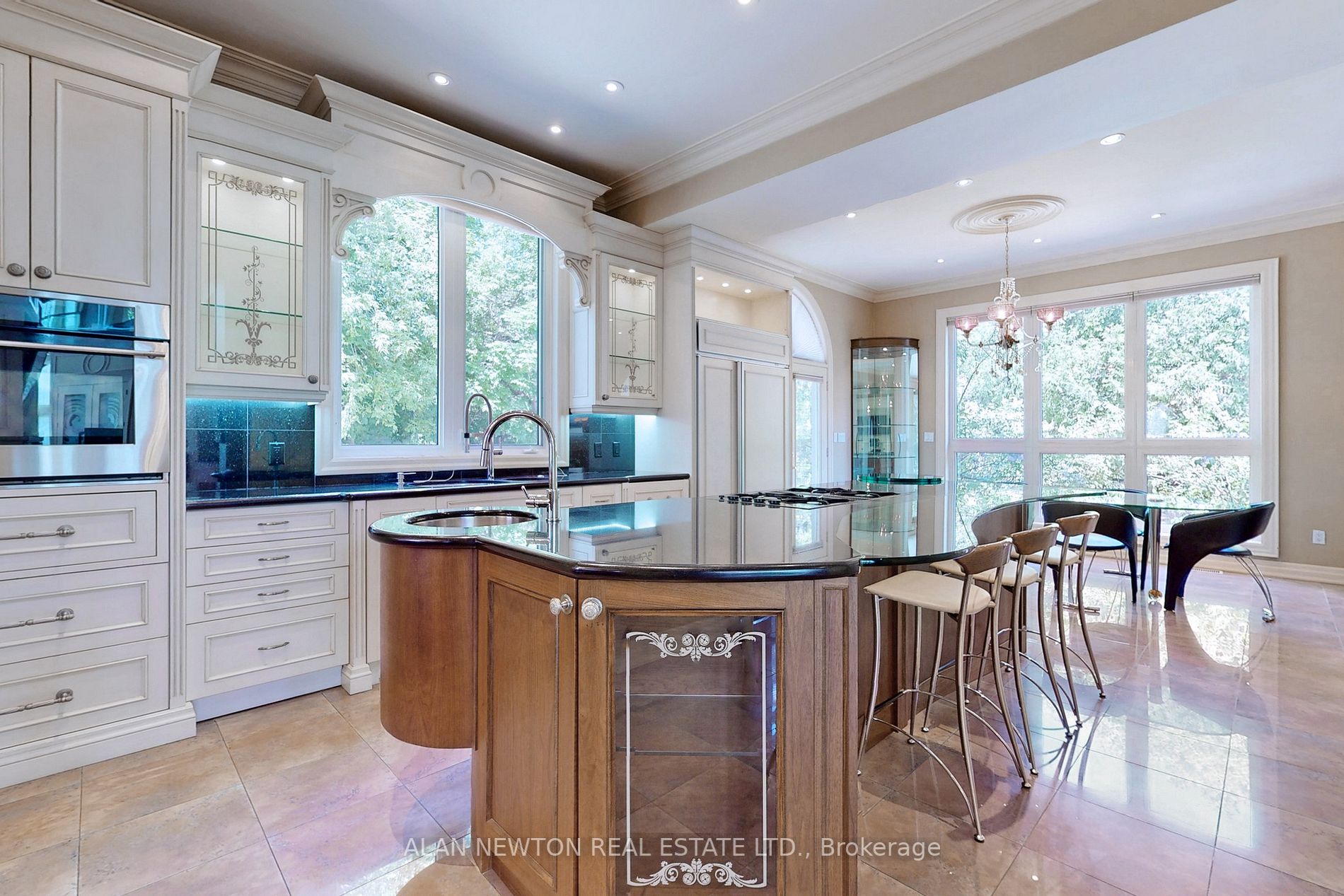 38 Thornridge Dr