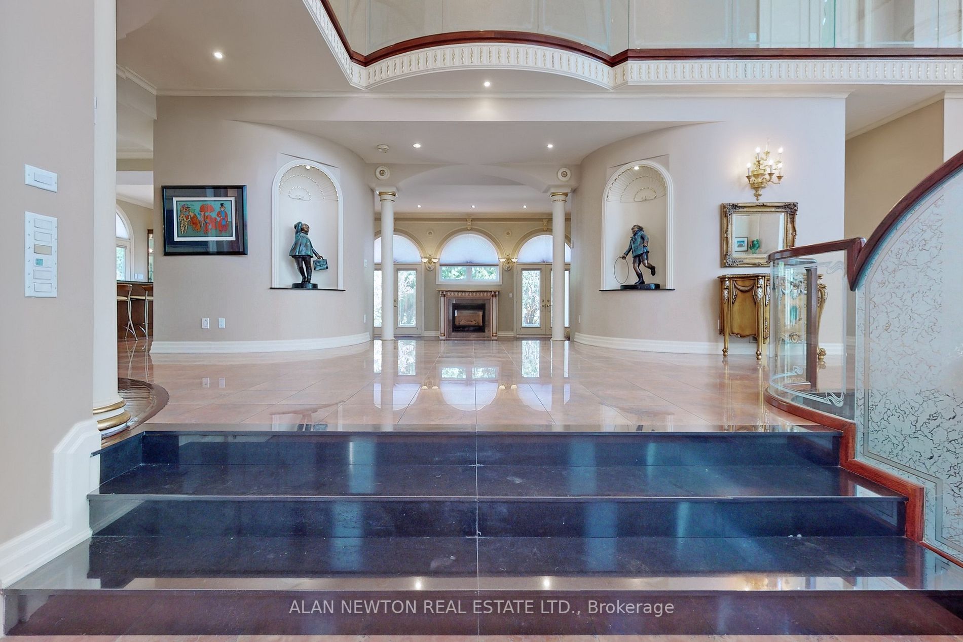 38 Thornridge Dr