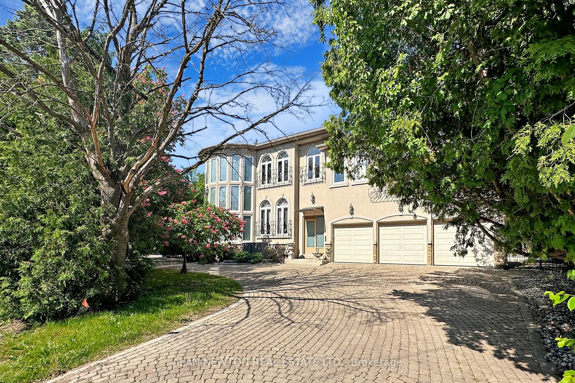 38 Thornridge Dr