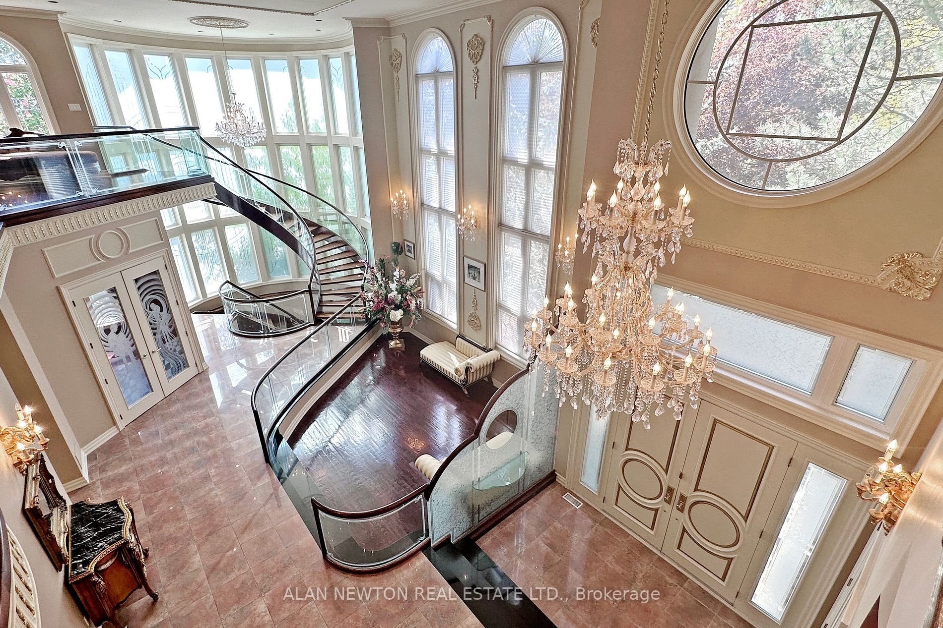 38 Thornridge Dr