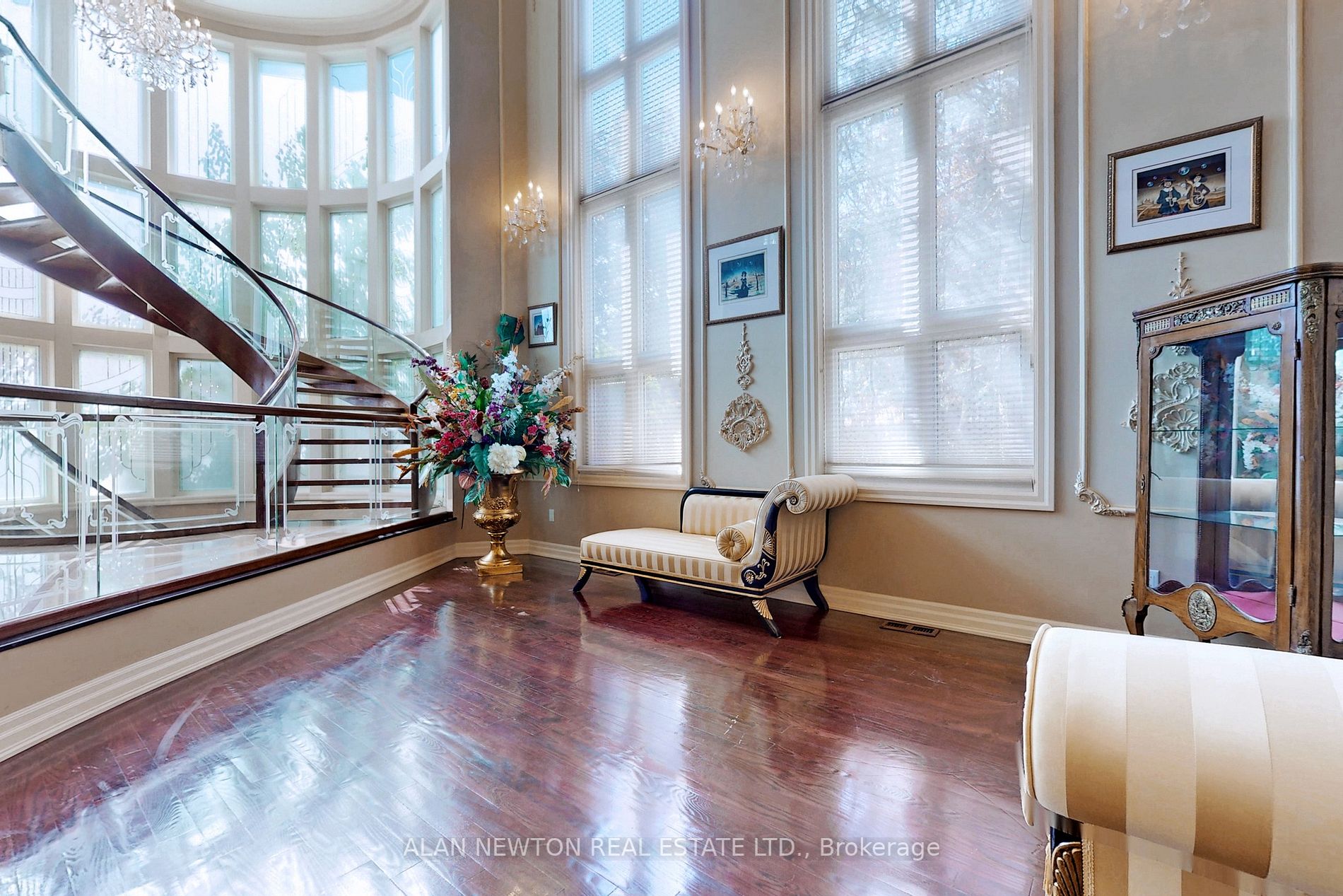 38 Thornridge Dr