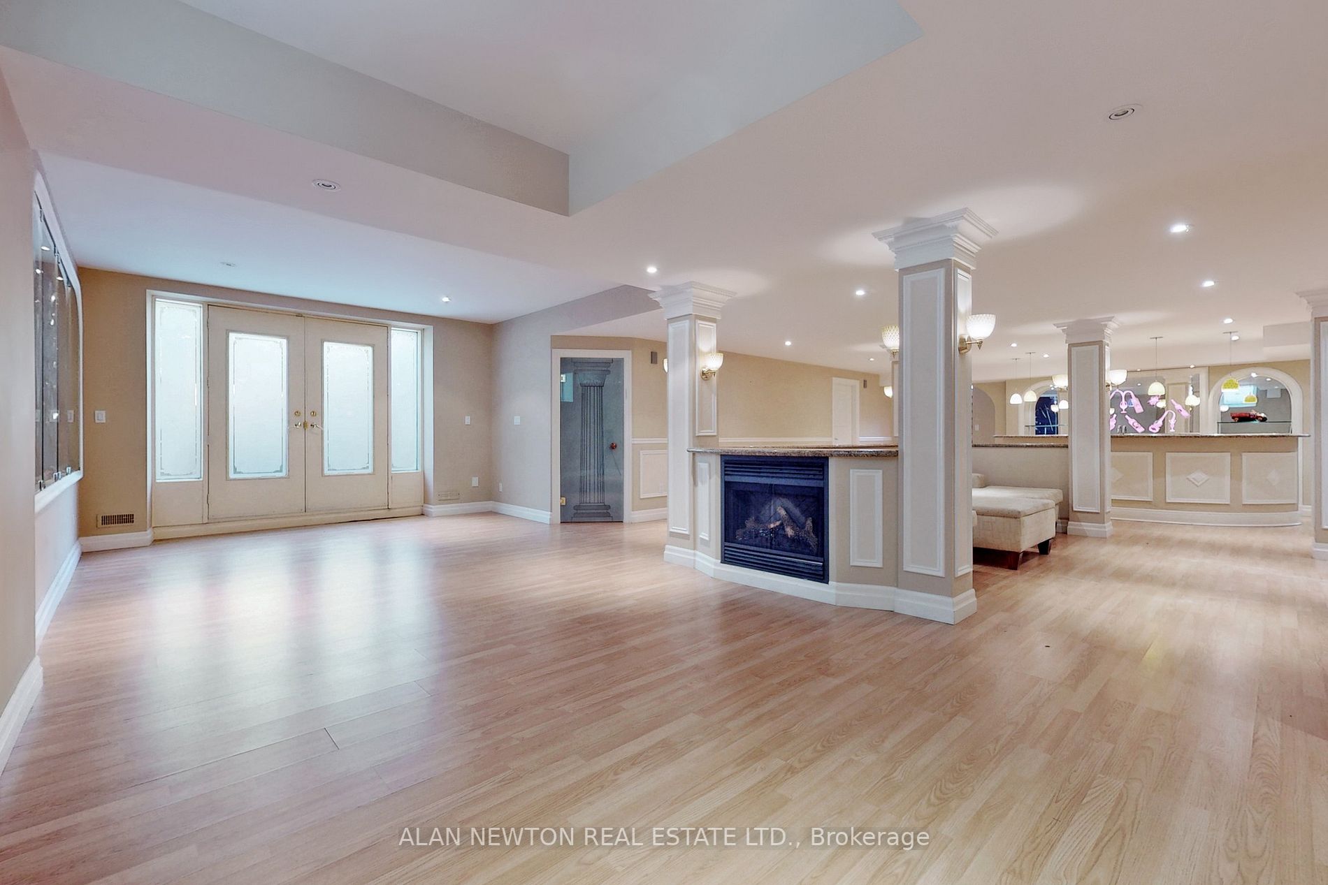 38 Thornridge Dr