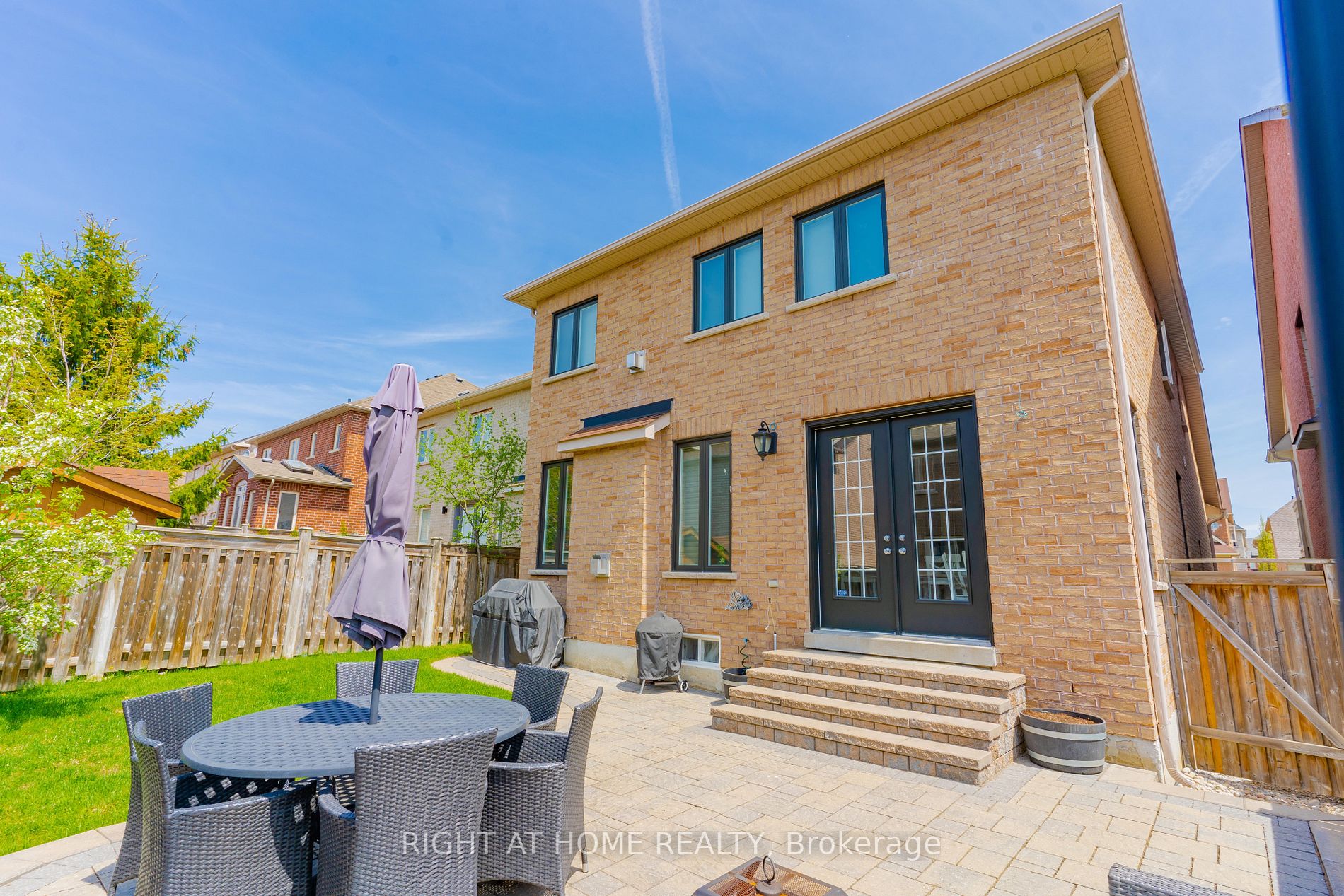 18 Lake Woods St