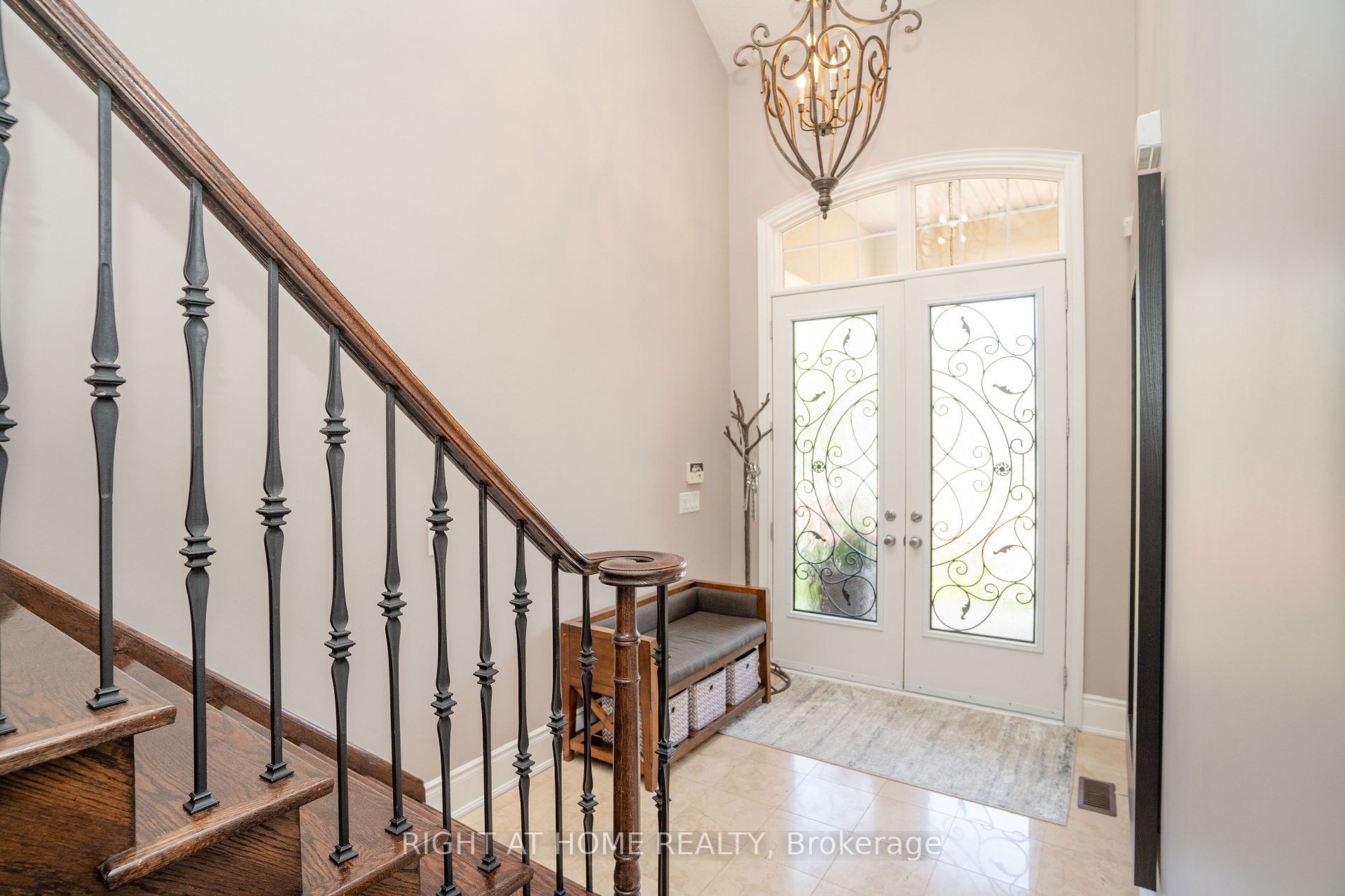 18 Lake Woods St