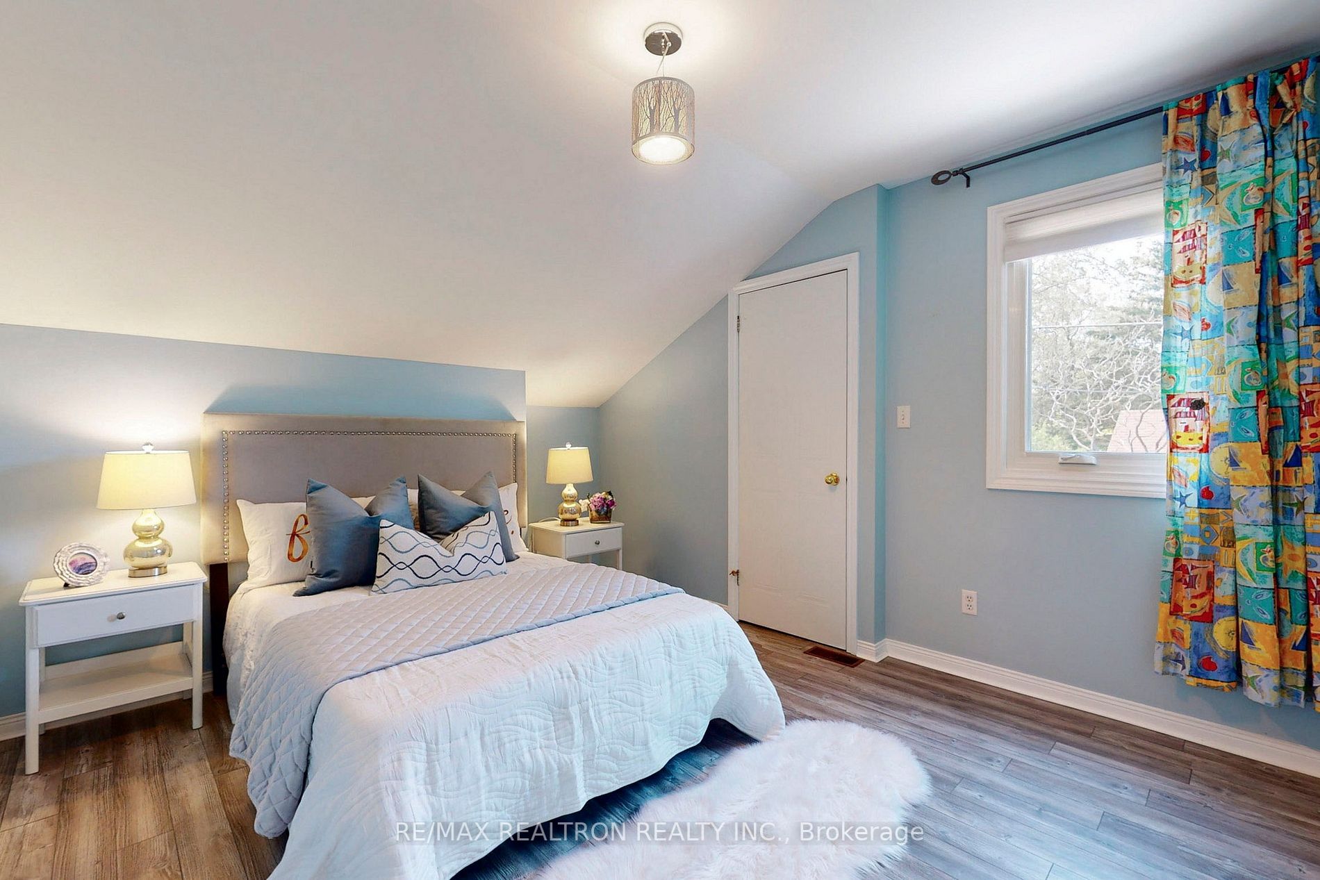 280 Douglas Rd