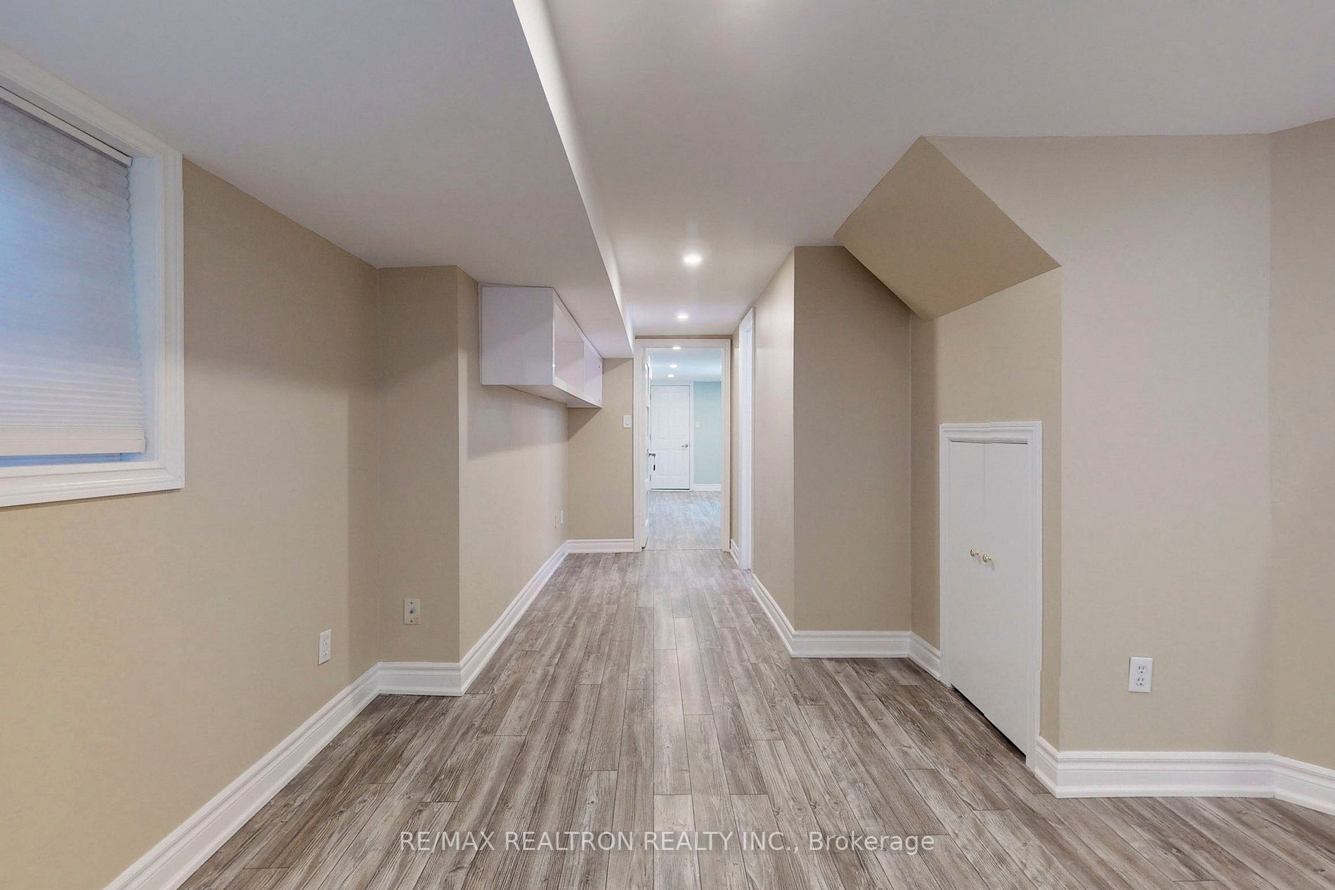 280 Douglas Rd