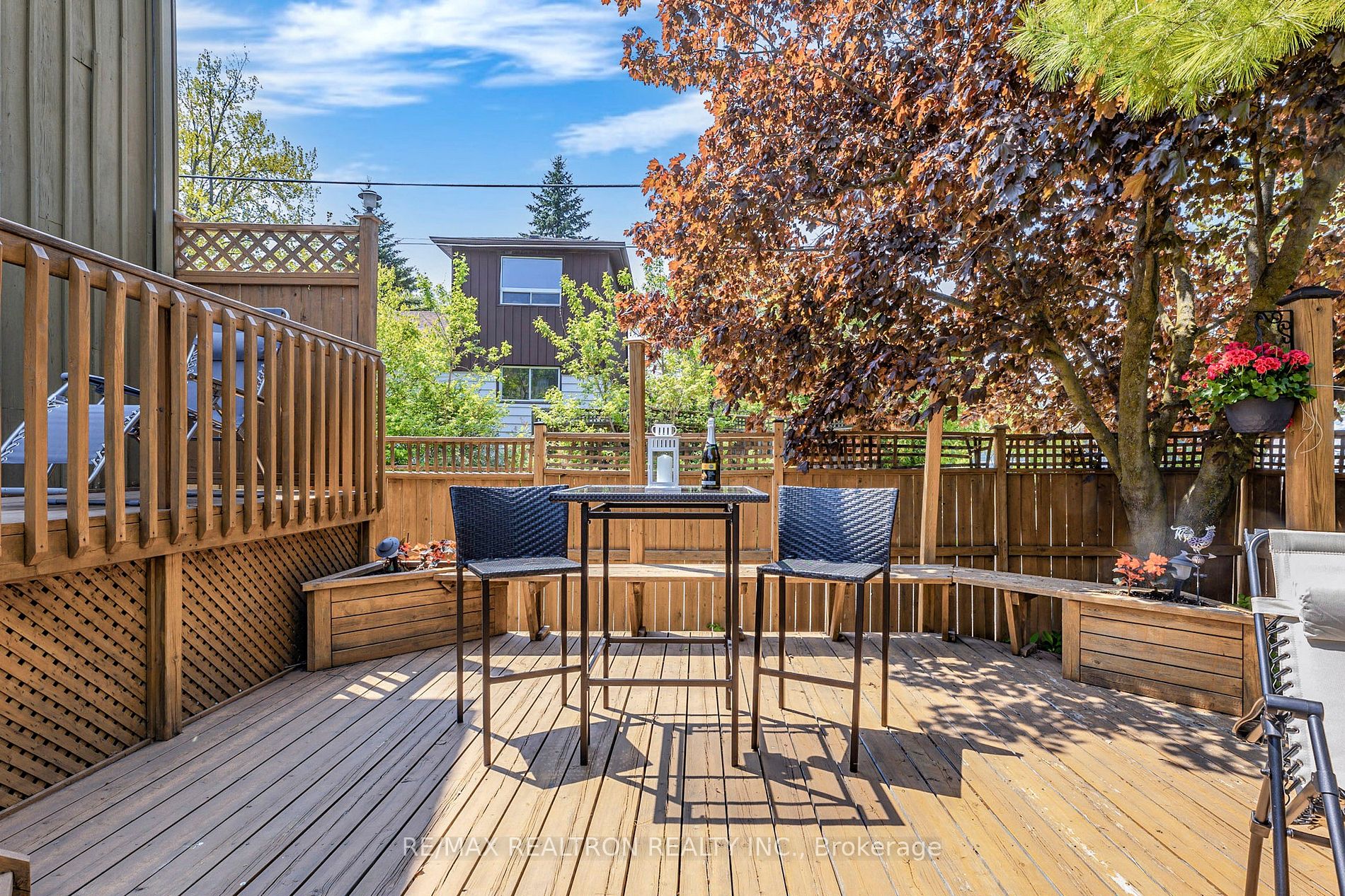 280 Douglas Rd