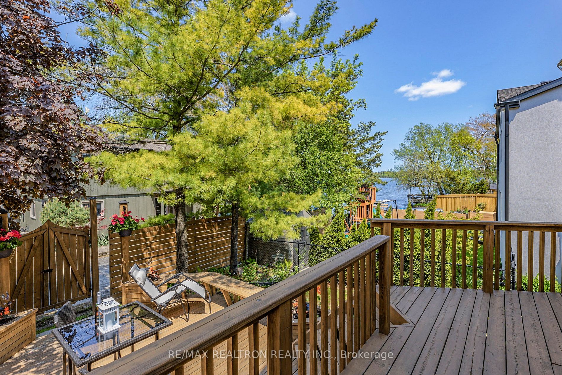 280 Douglas Rd