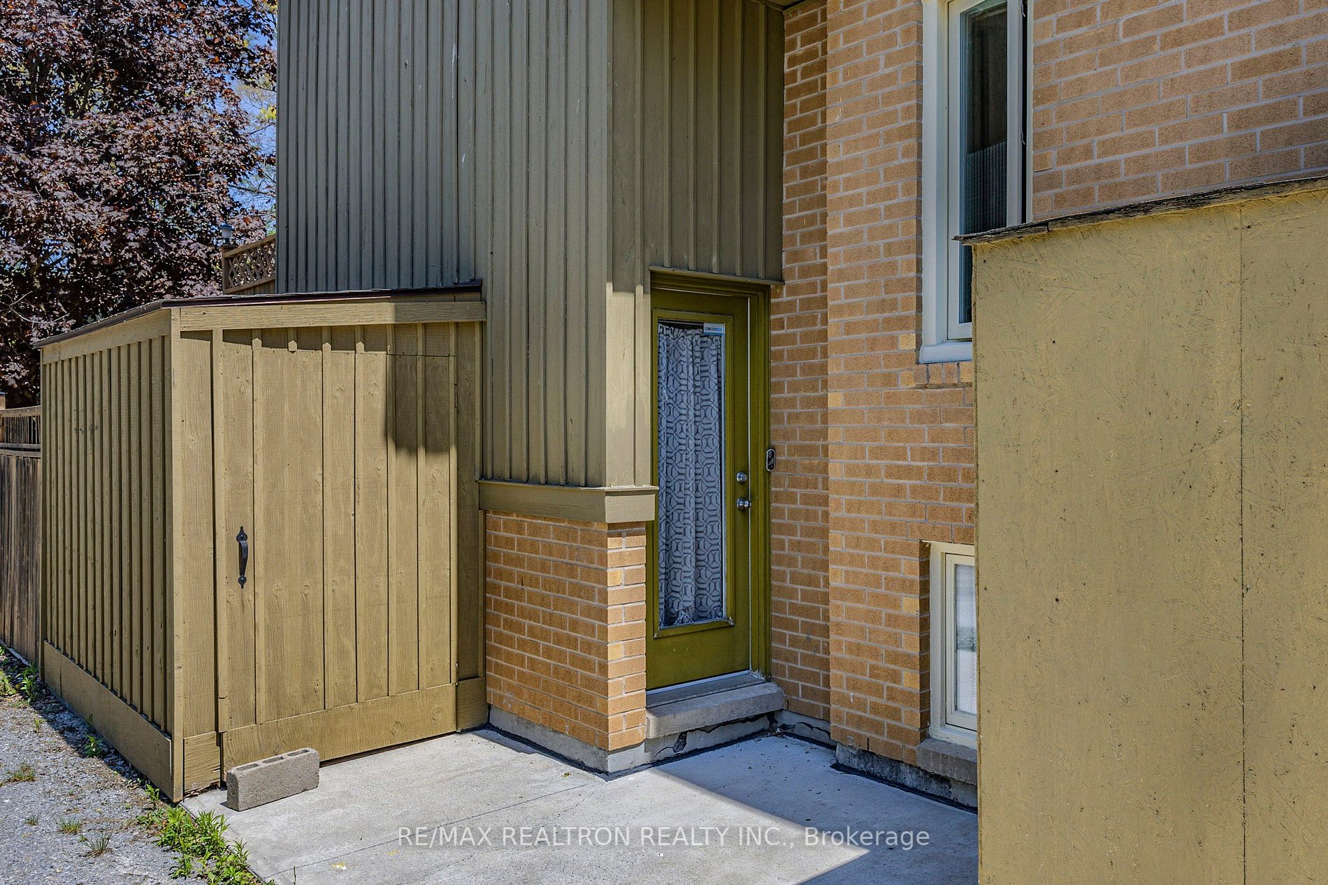 280 Douglas Rd
