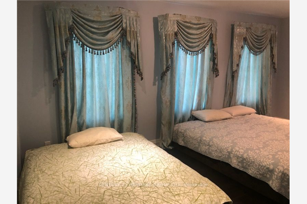 1147 Arnold St, Innisfil