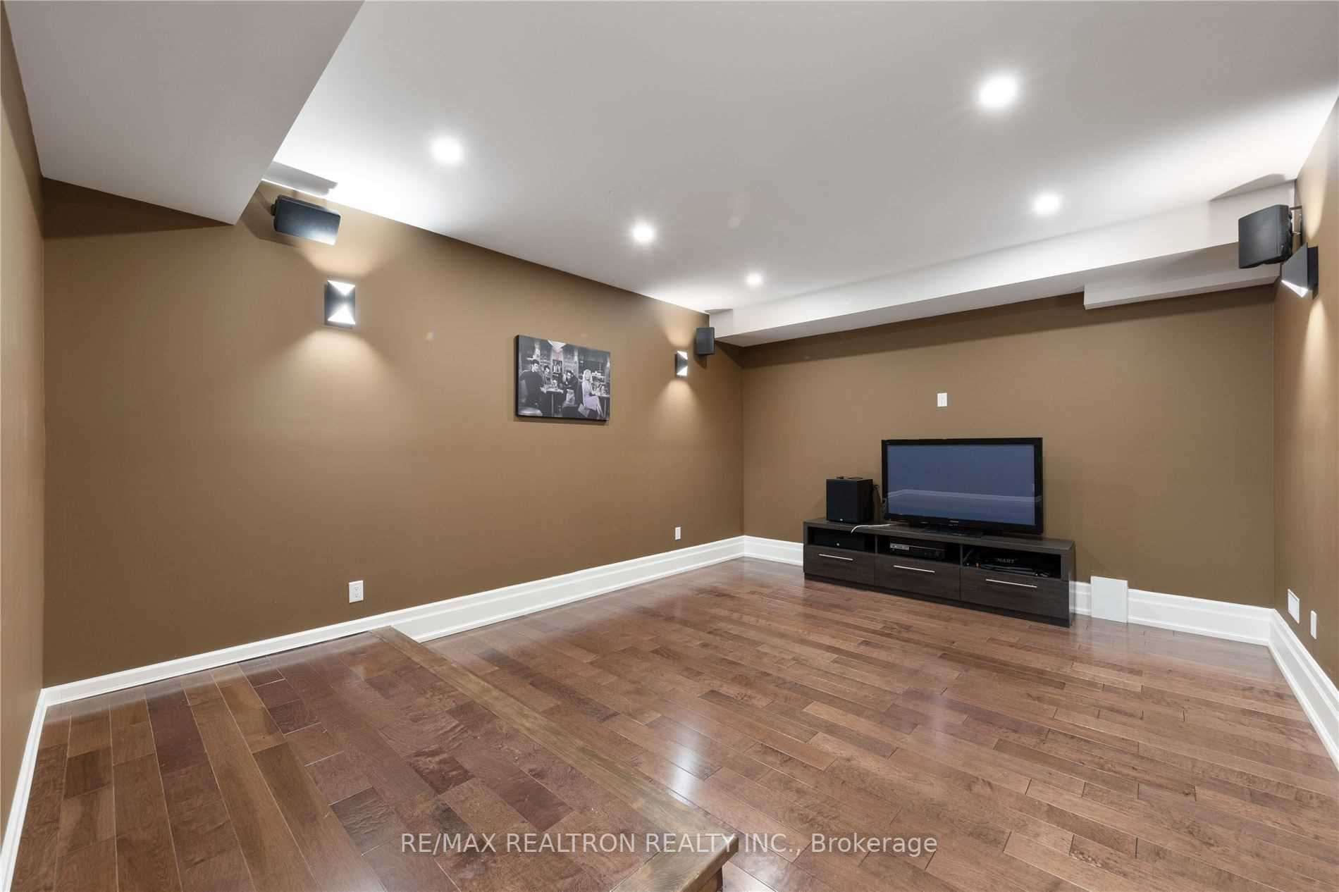 223 Crestwood Rd