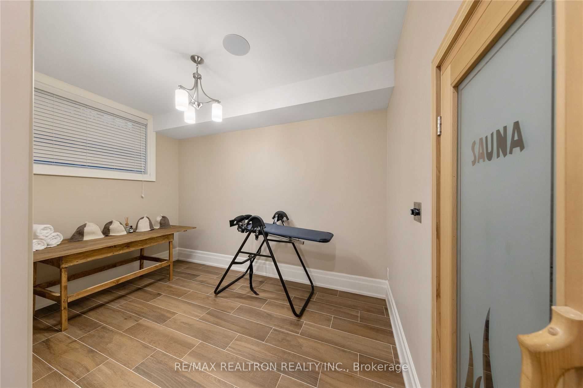 223 Crestwood Rd
