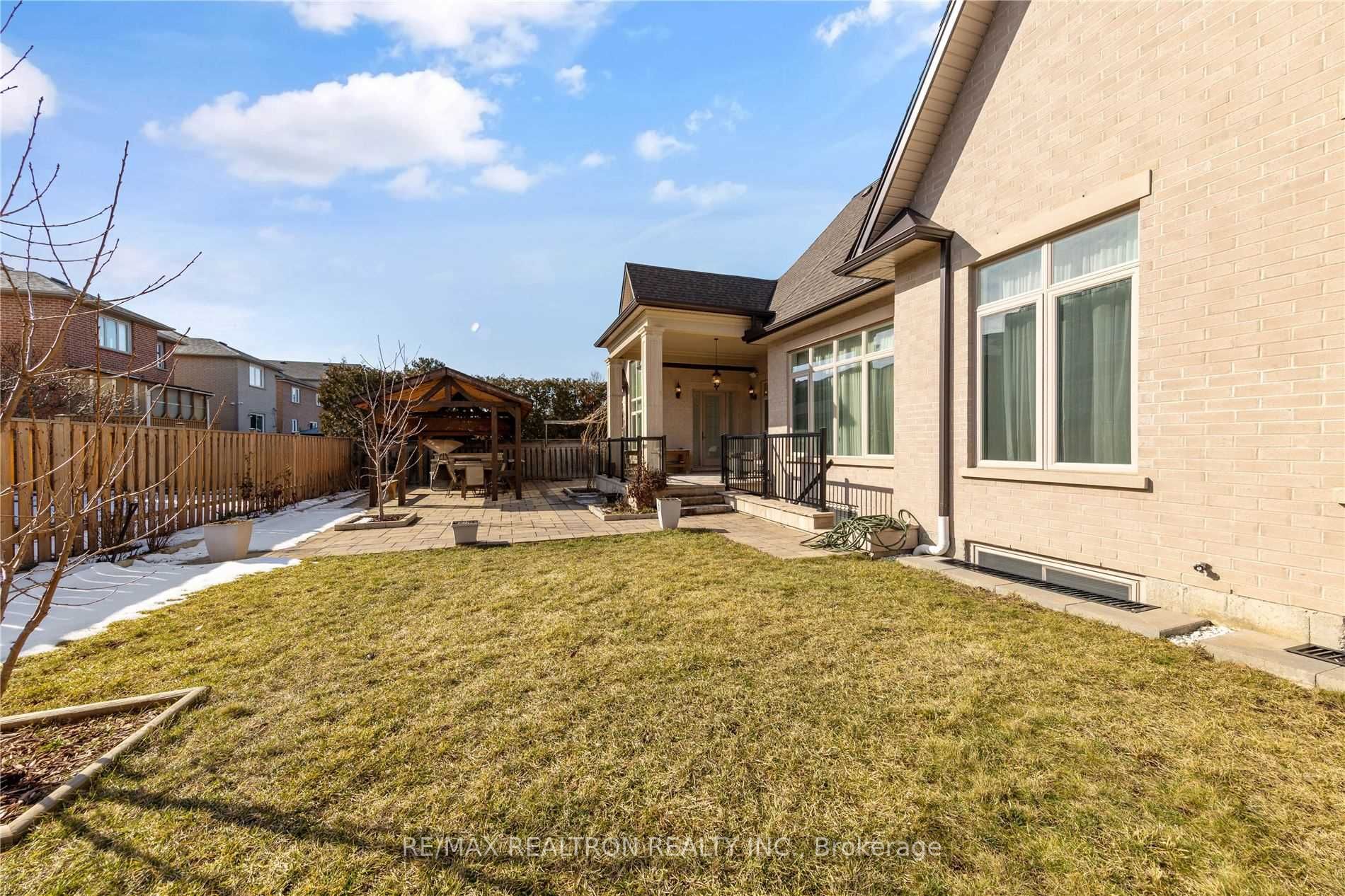 223 Crestwood Rd