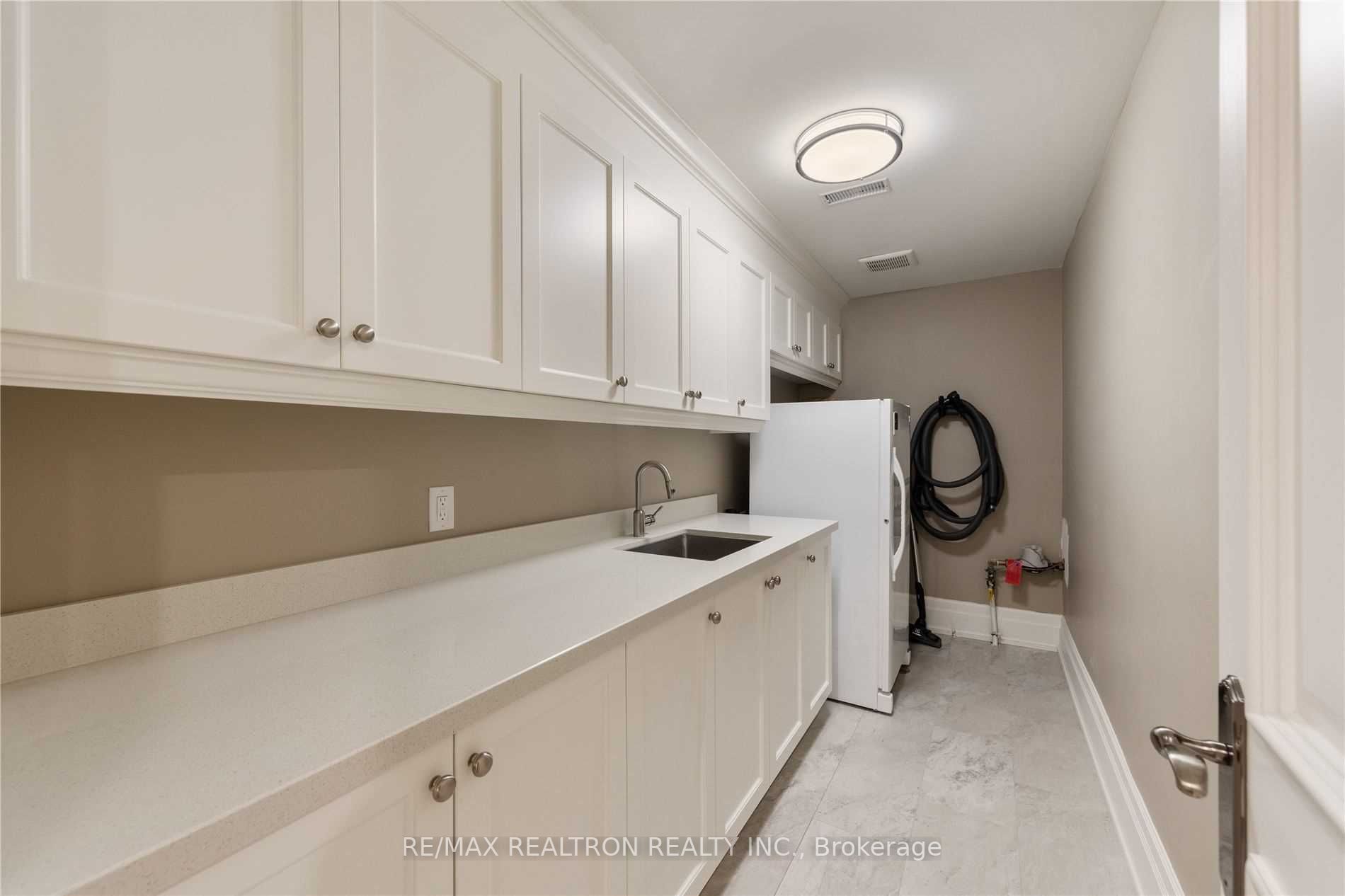 223 Crestwood Rd