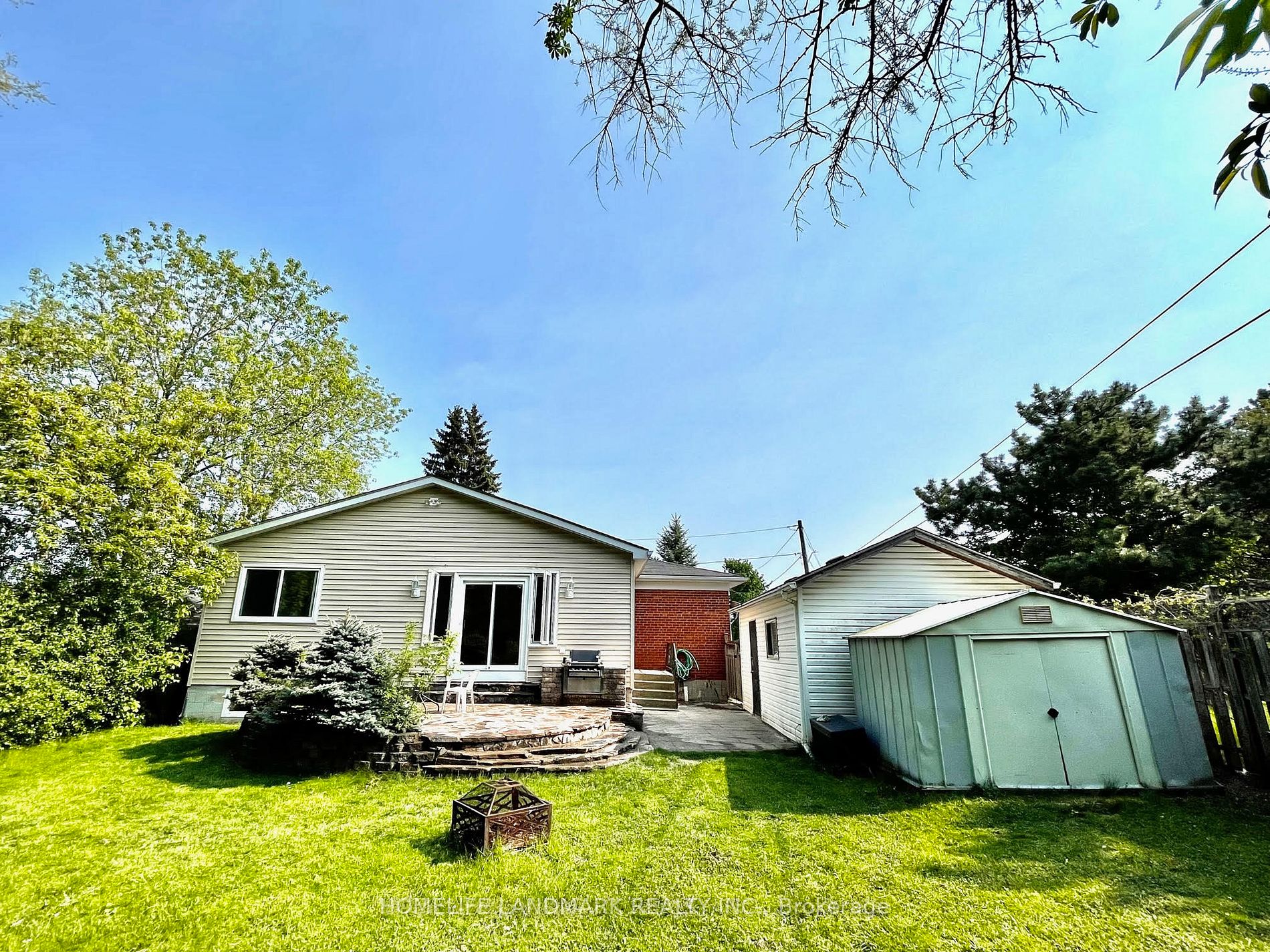 33 Millard Ave E