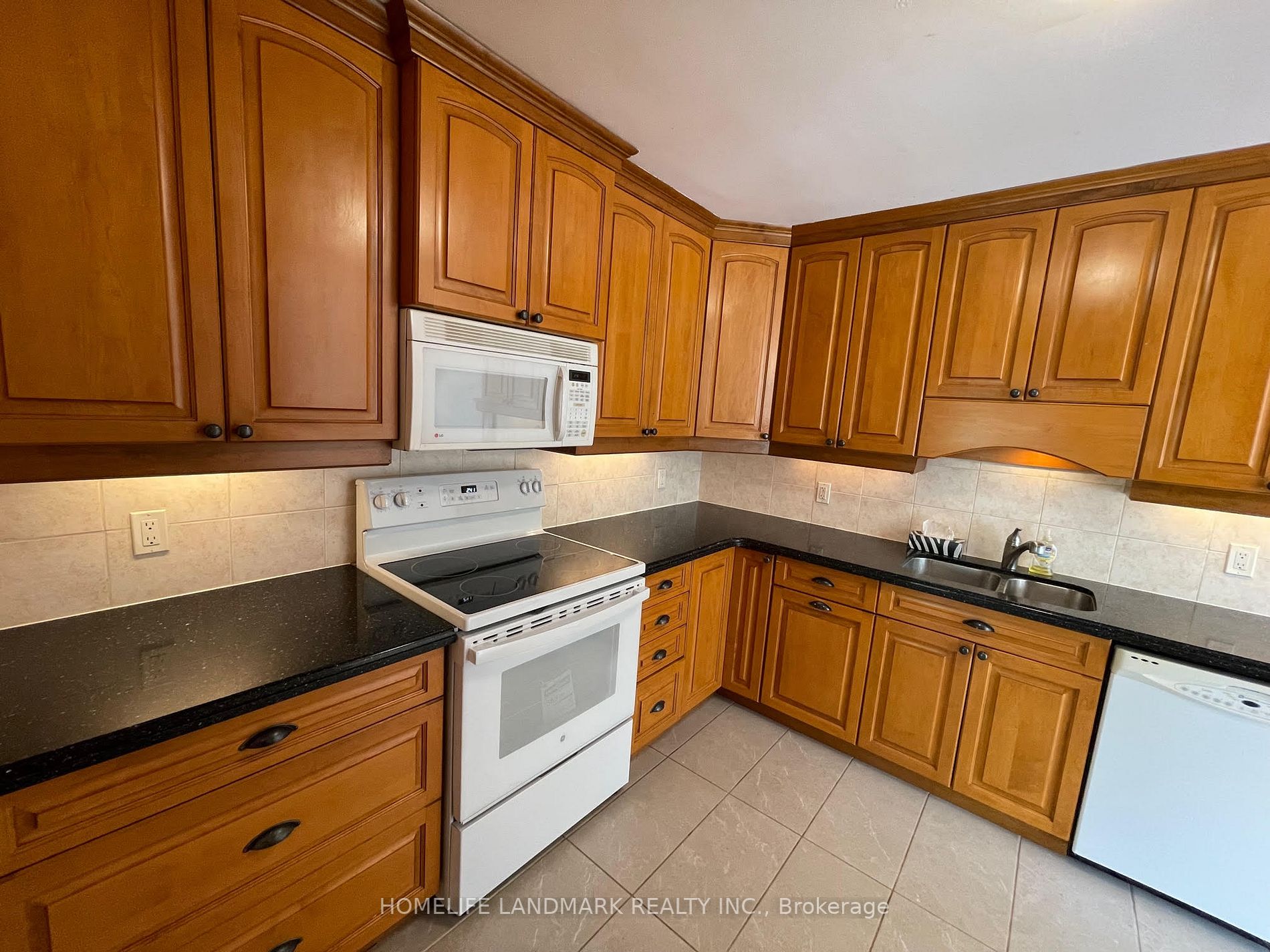 33 Millard Ave E