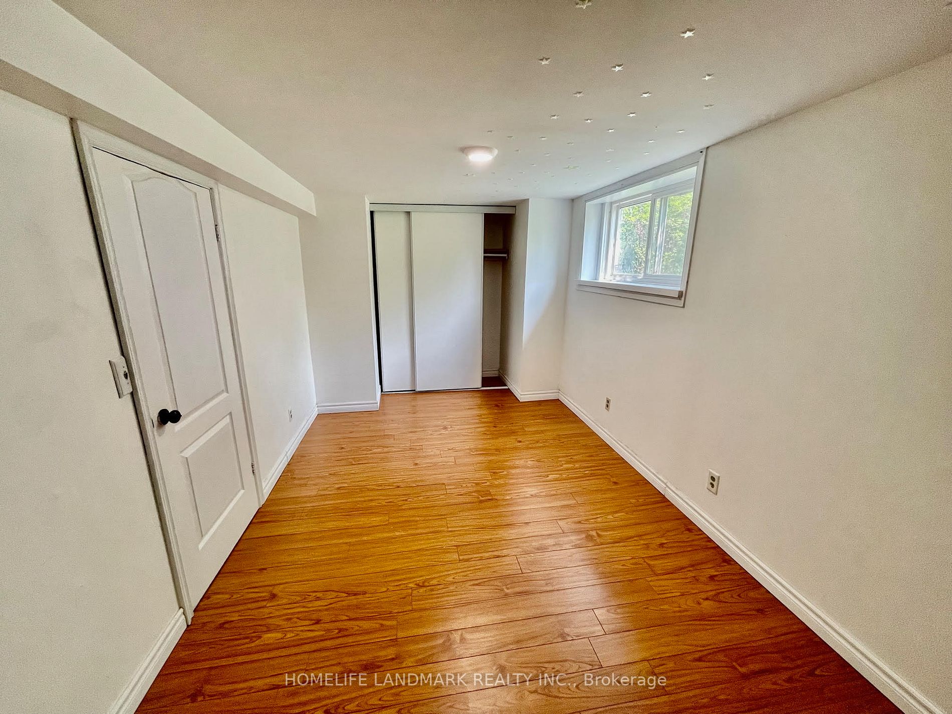 33 Millard Ave E