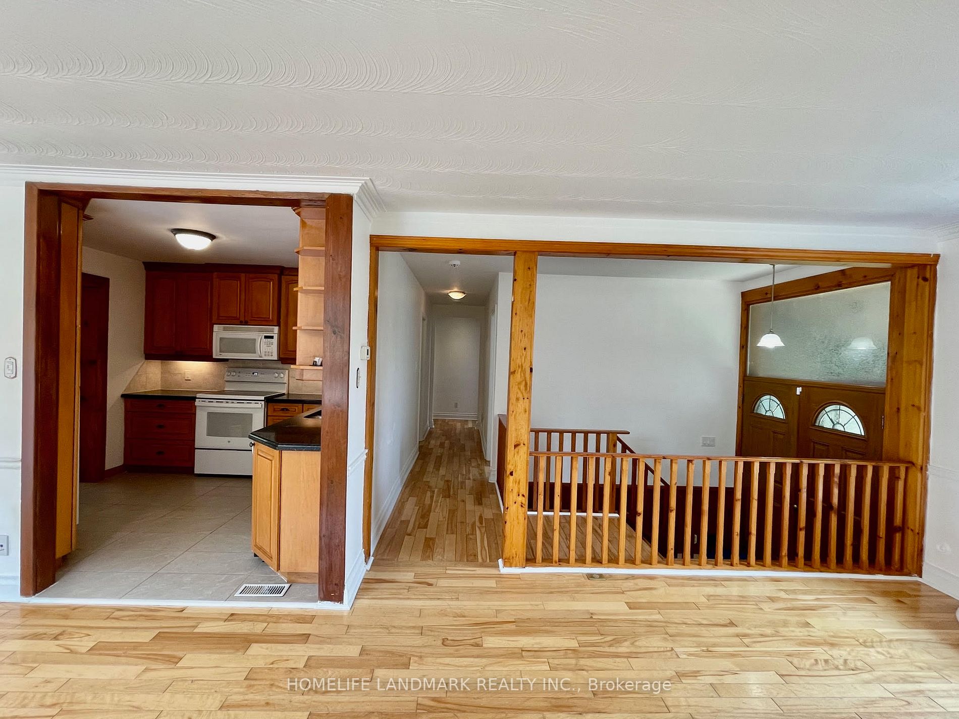 33 Millard Ave E
