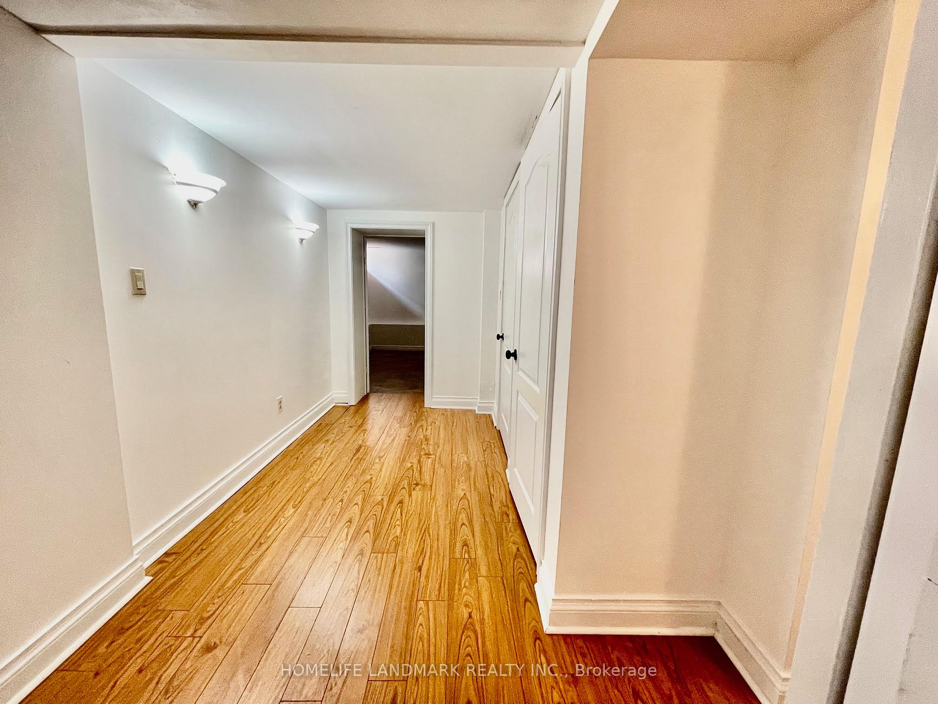 33 Millard Ave E
