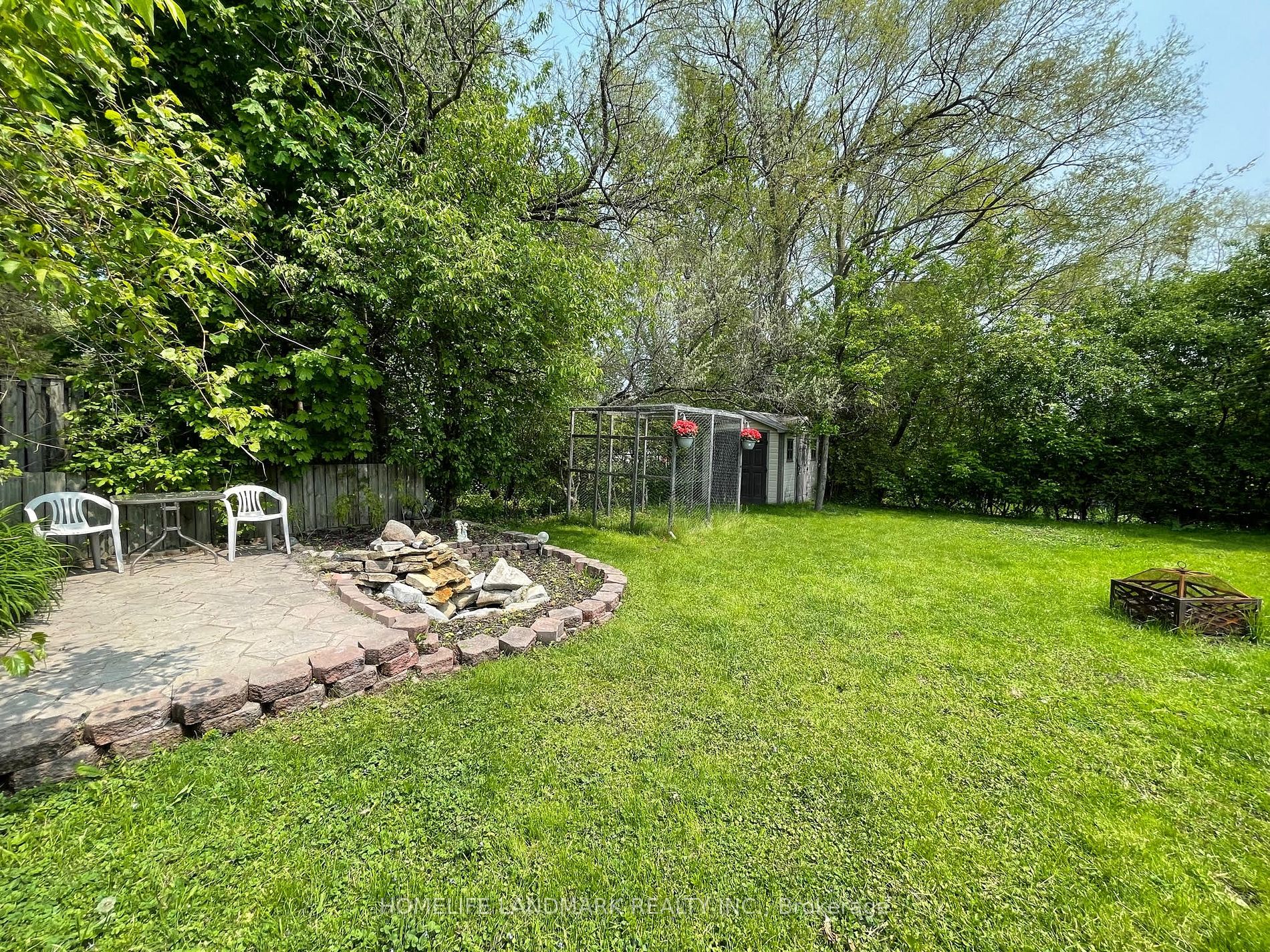 33 Millard Ave E