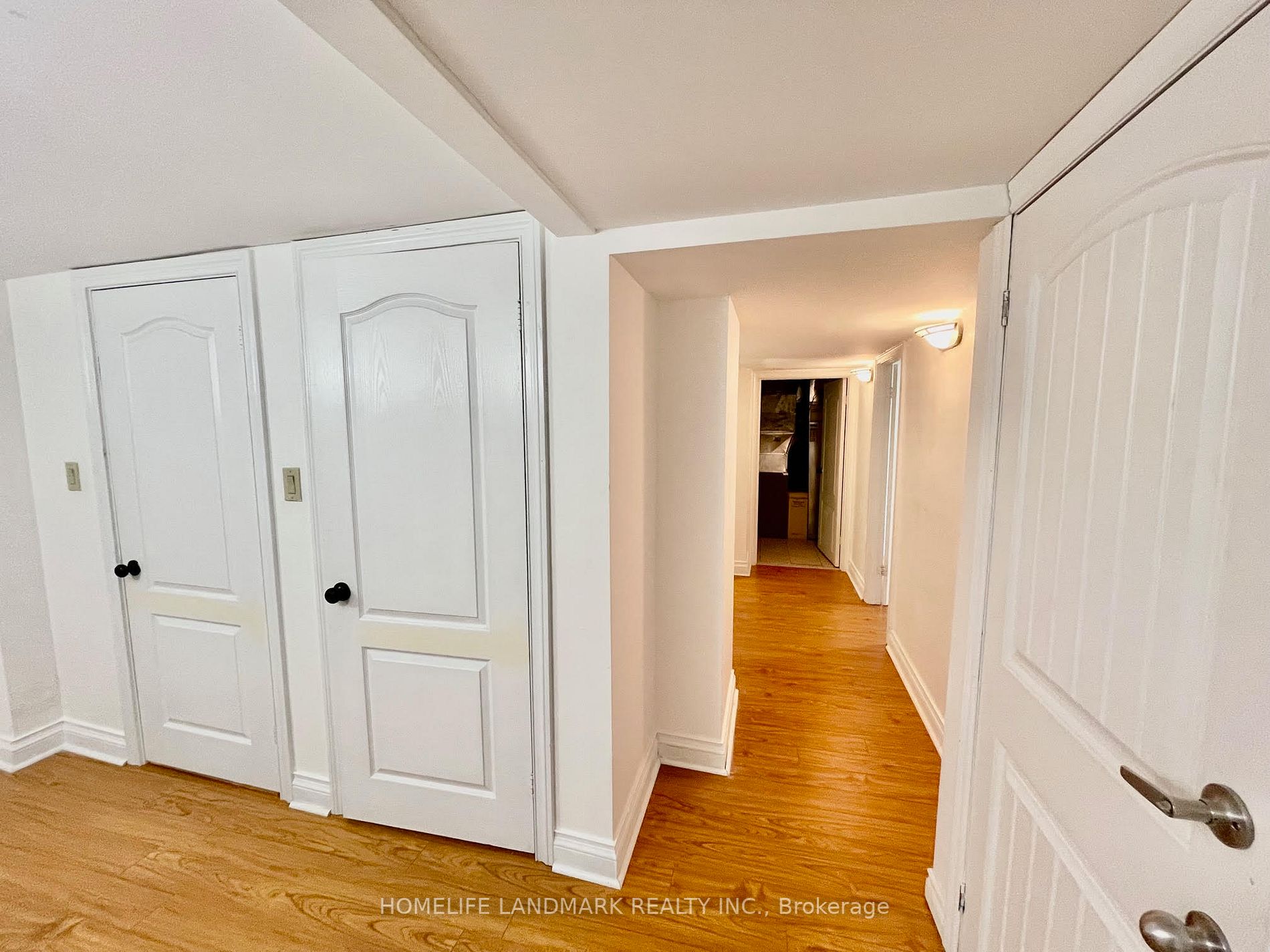 33 Millard Ave E
